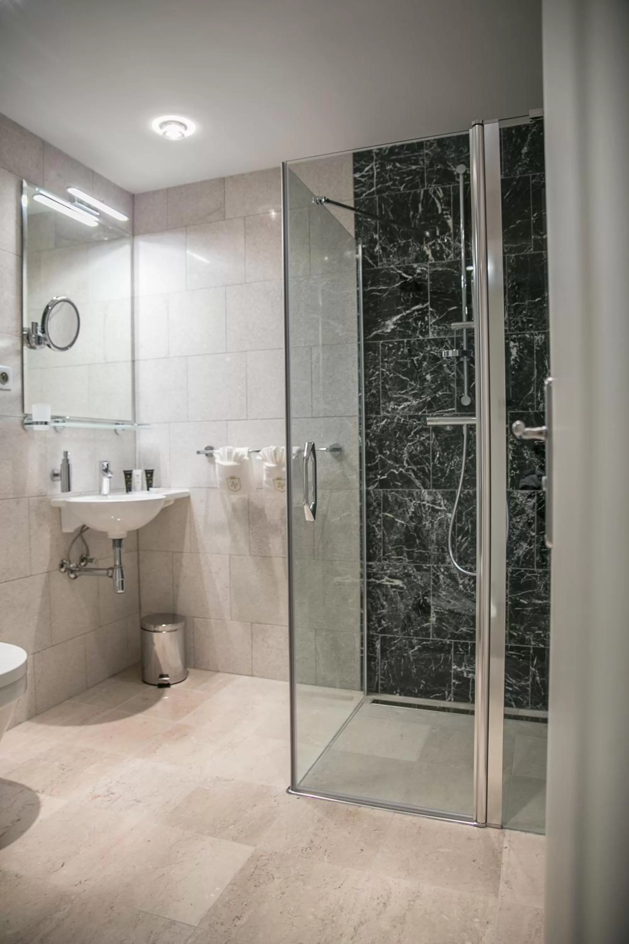 Shower in Zámeček Petrovice