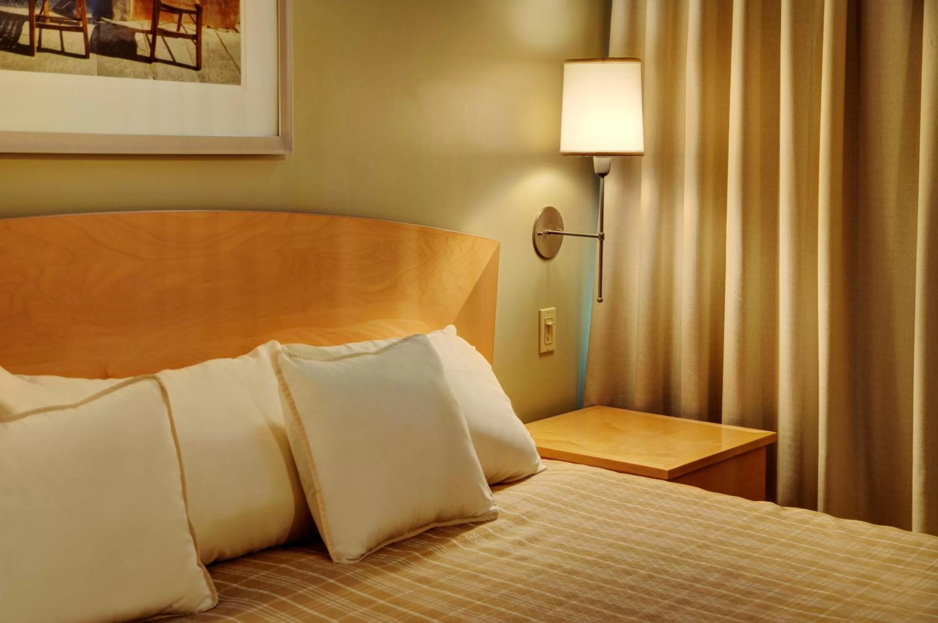 Bed in Lakeview Gimli Resort