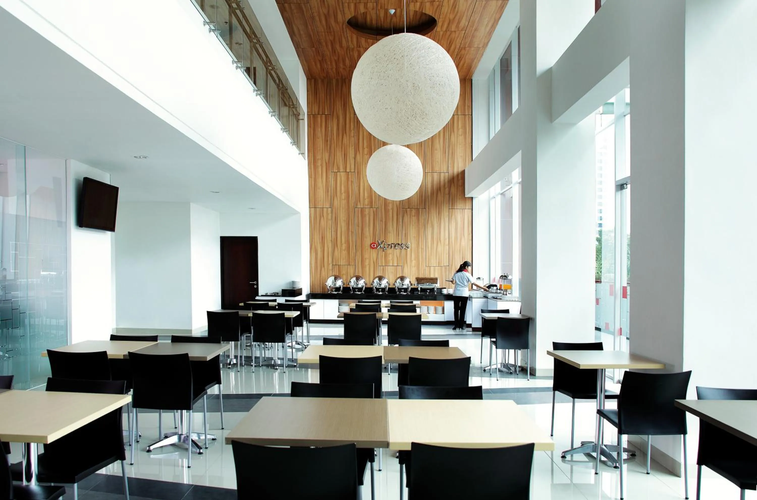 Restaurant/places to eat in Amaris Hotel Tendean