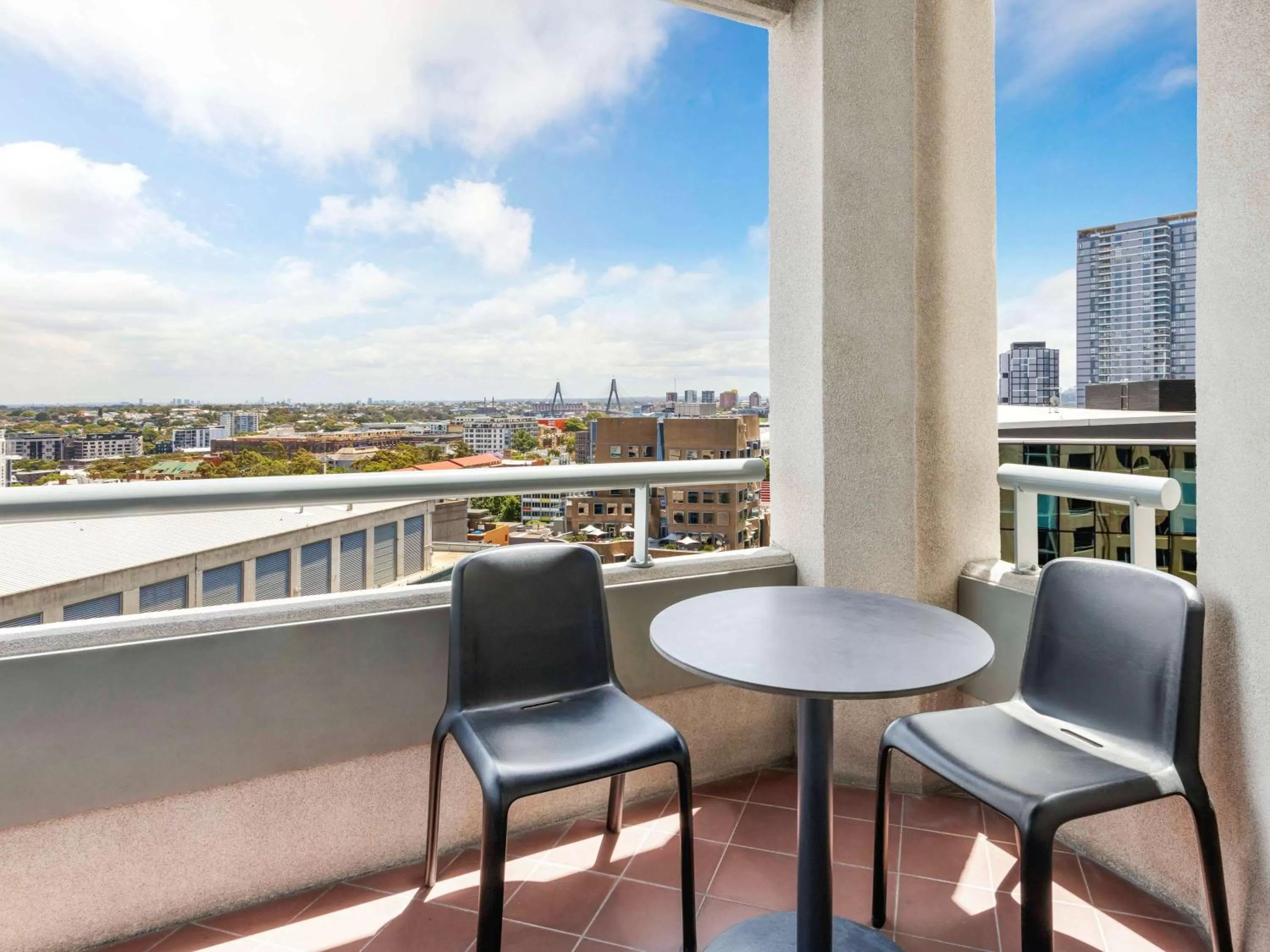 Photo of the whole room in Novotel Sydney Central