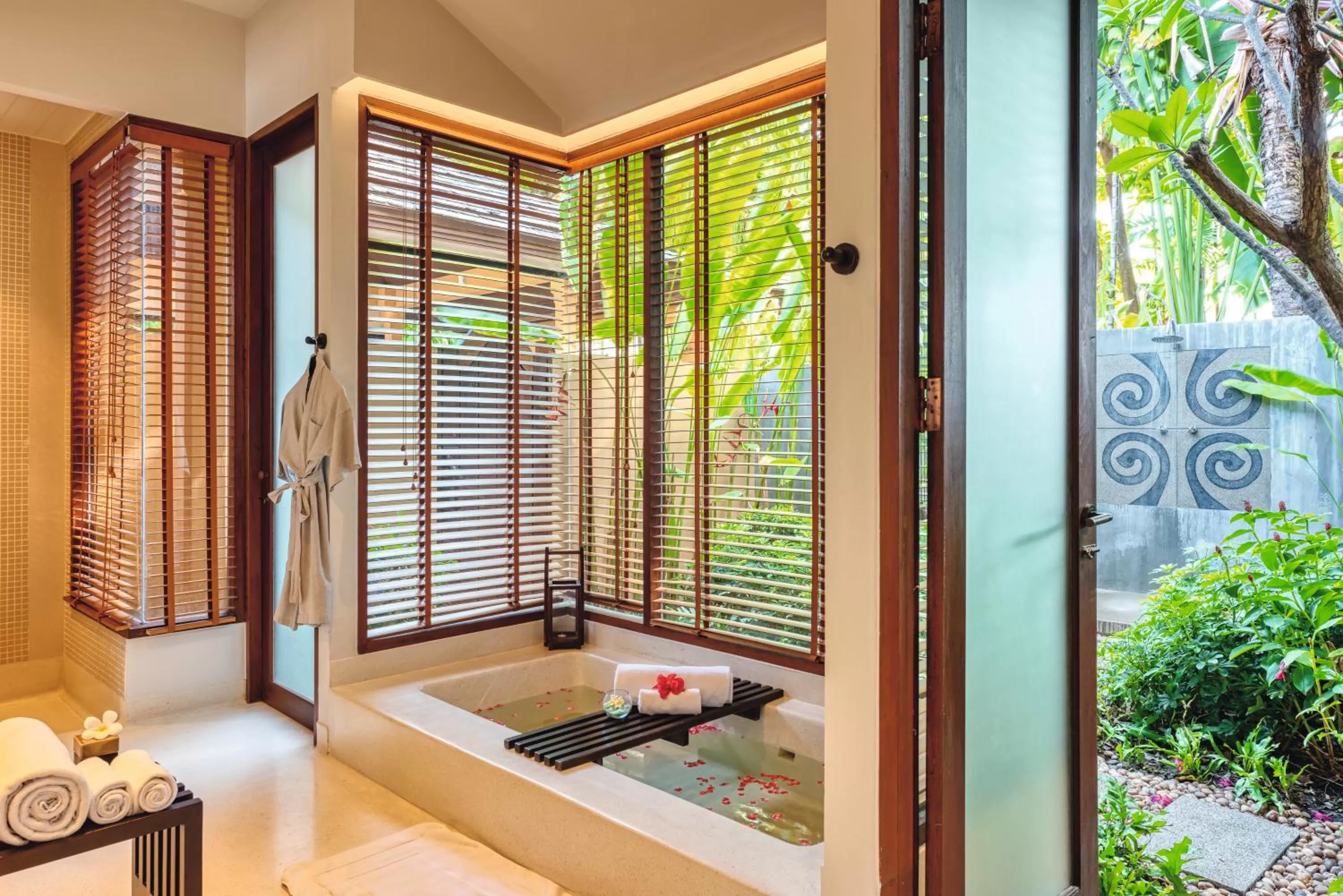 Shower in Mövenpick Asara Resort & Spa Hua Hin