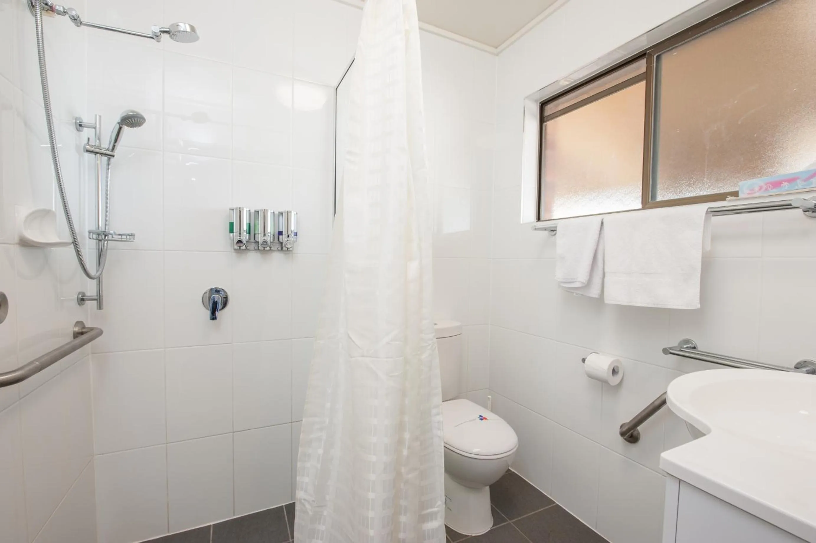 Shower in Allan Cunningham Motel