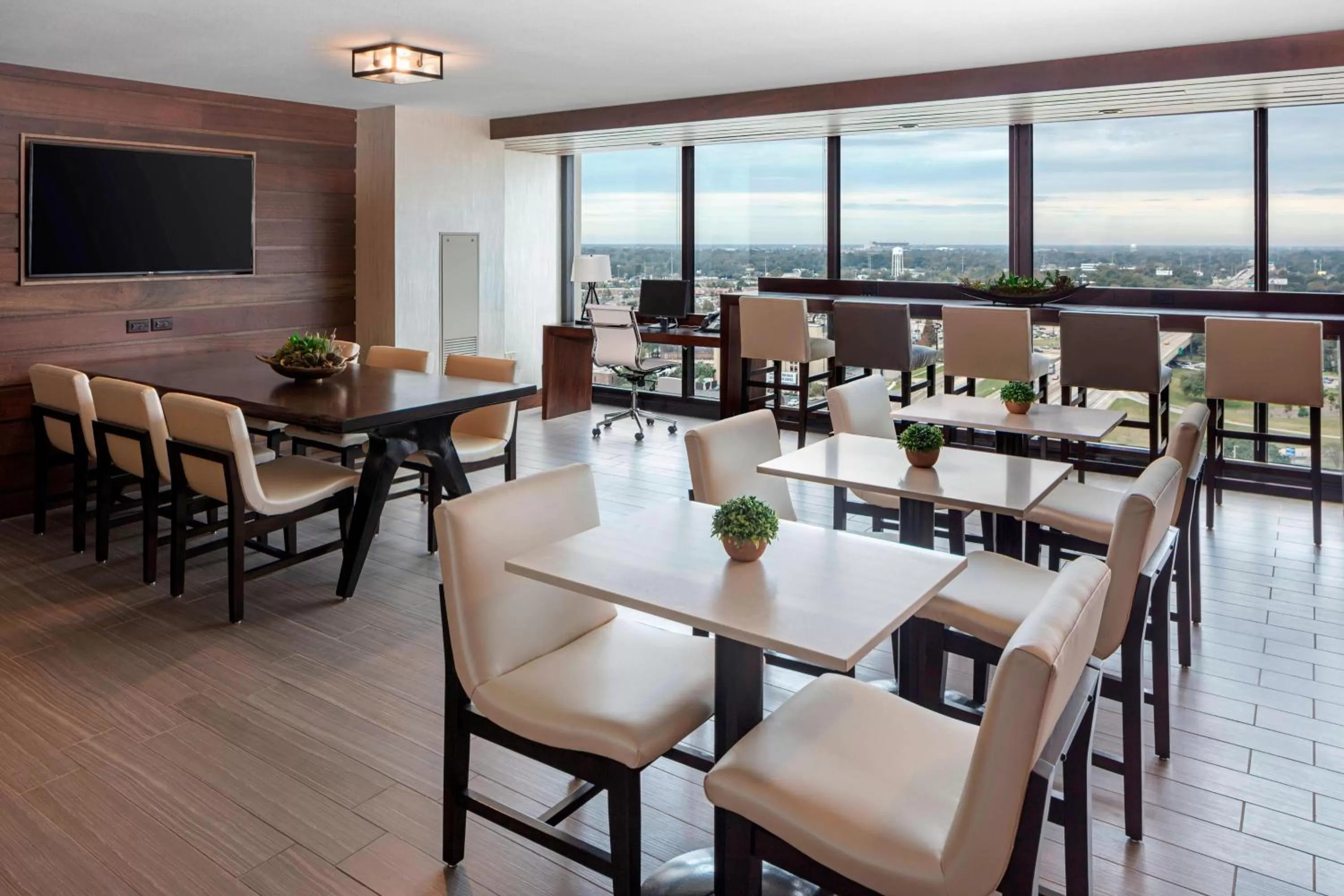 Lounge or bar in Baton Rouge Marriott