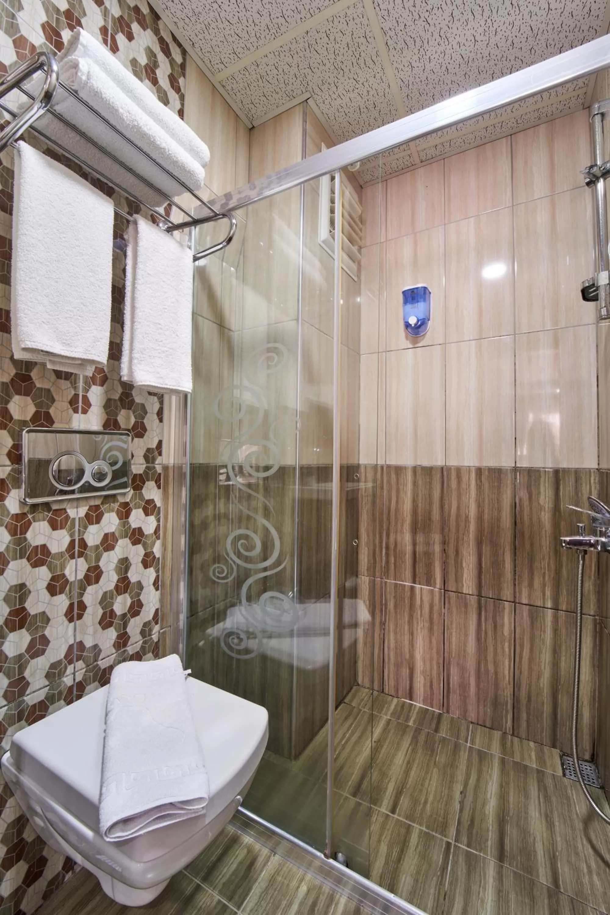 Shower in Istanbul Sirkeci Hotel