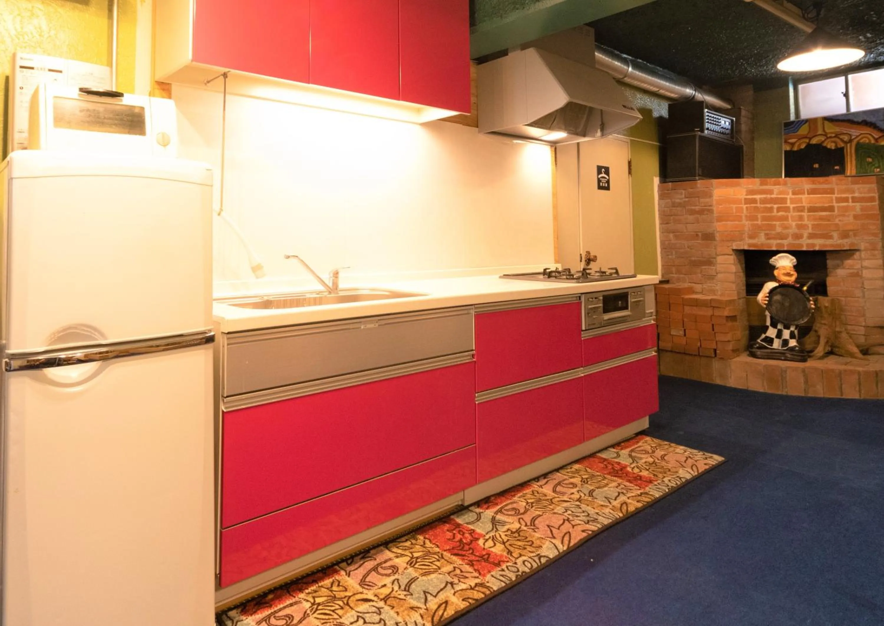 Communal kitchen in Kagura White Horse Inn