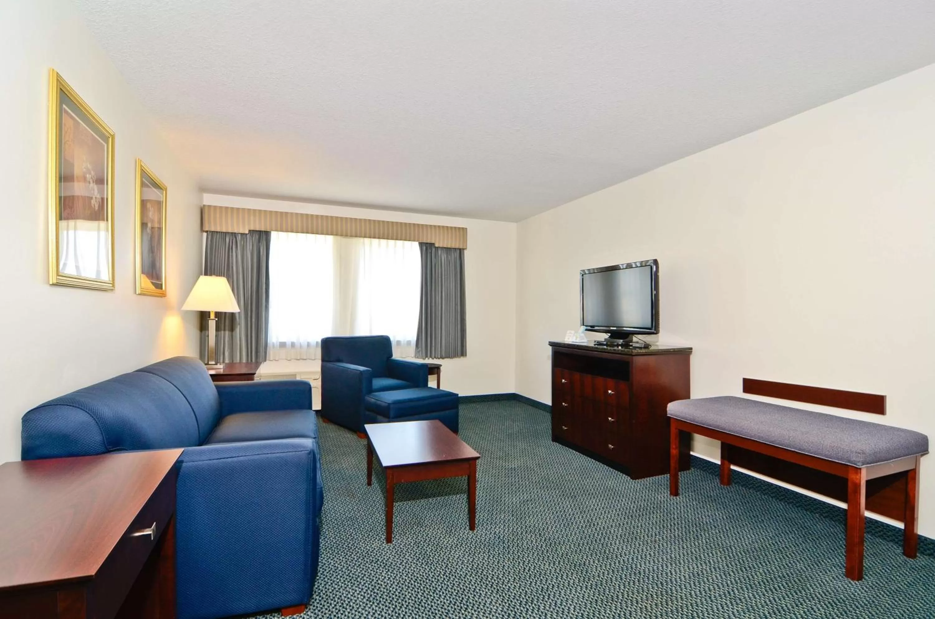Photo of the whole room in Best Western Gas City