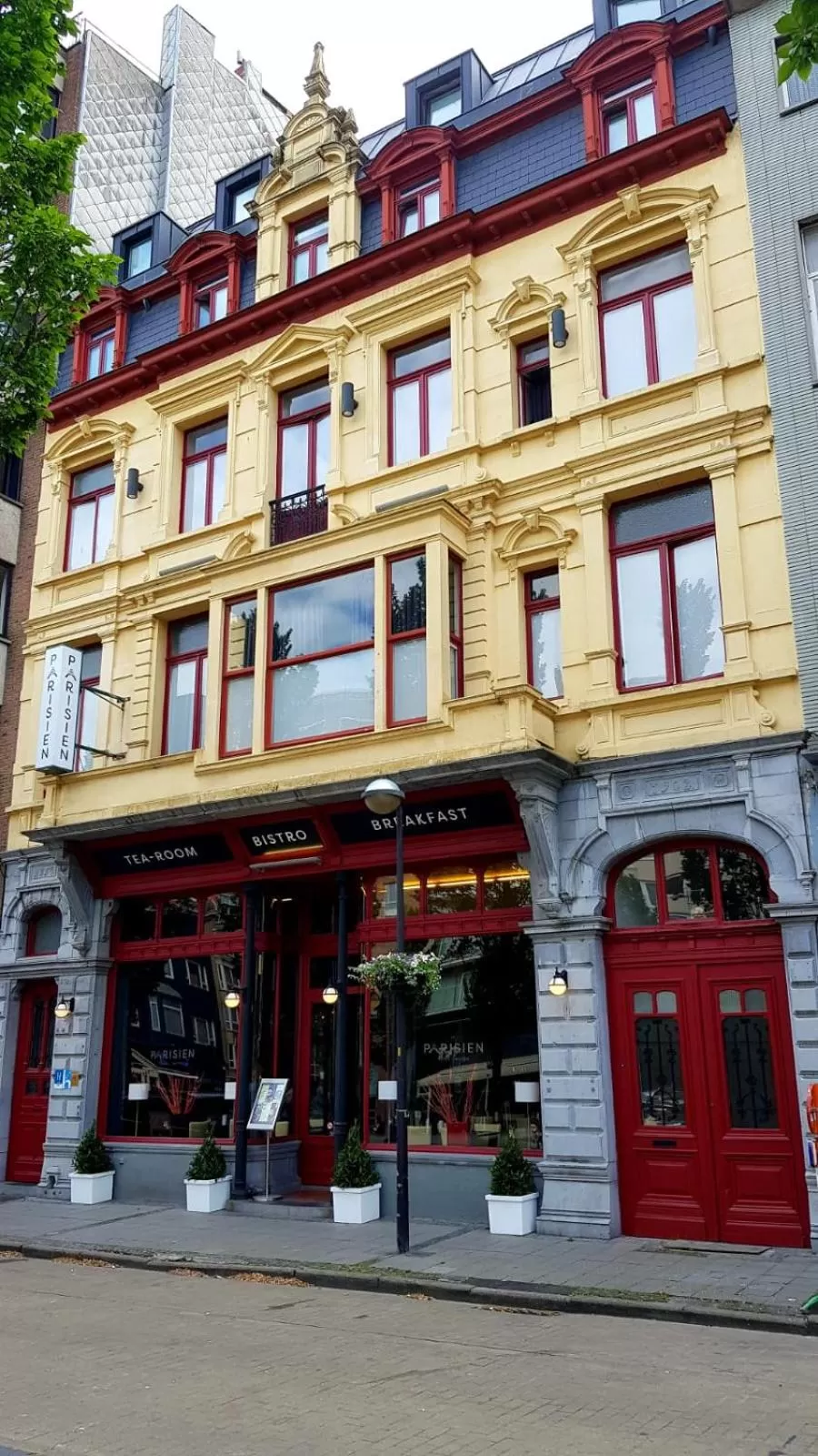 Facade/entrance in Hotel Le Parisien