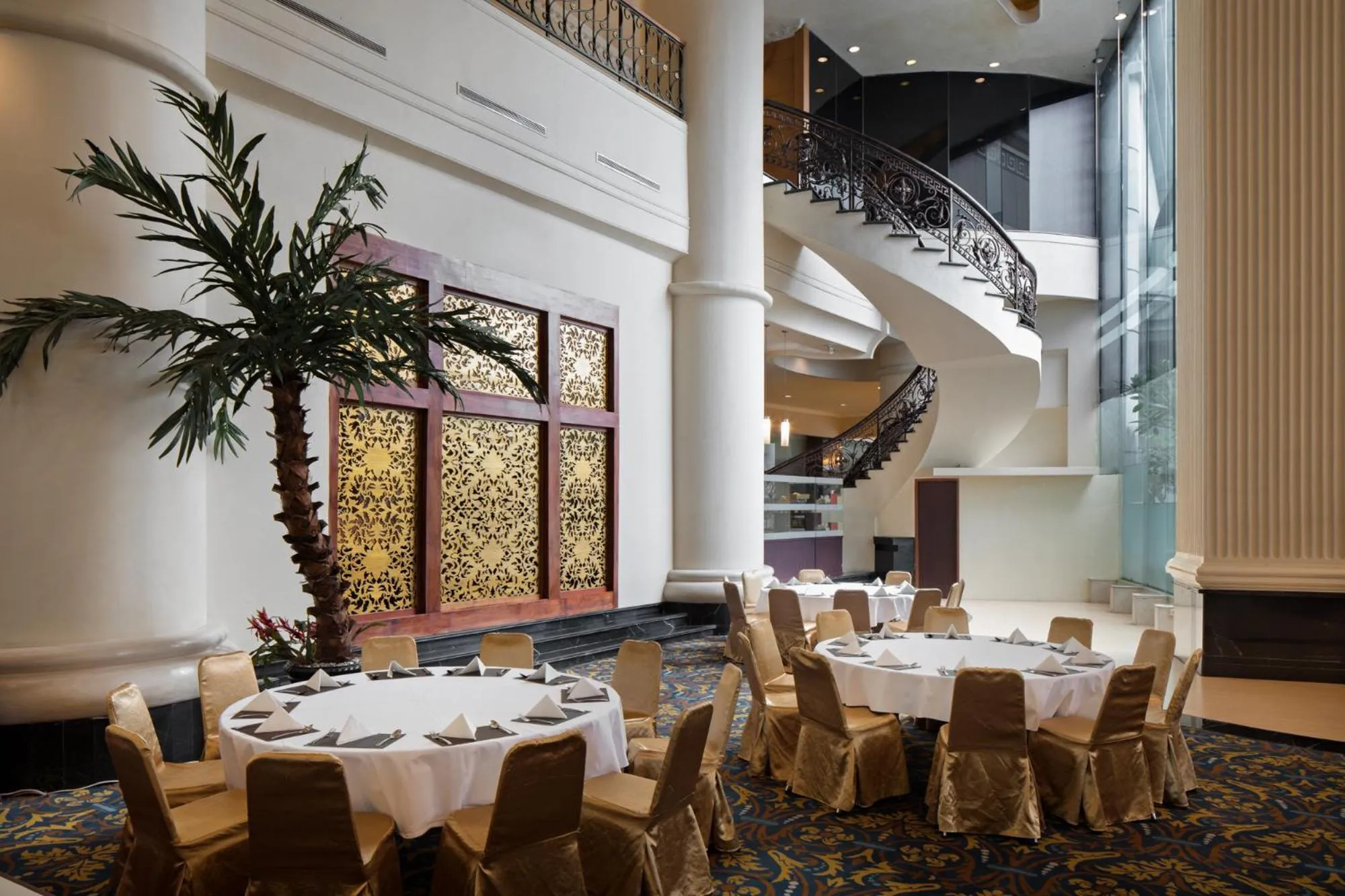 Restaurant/places to eat in Golden Boutique Hotel Kemayoran