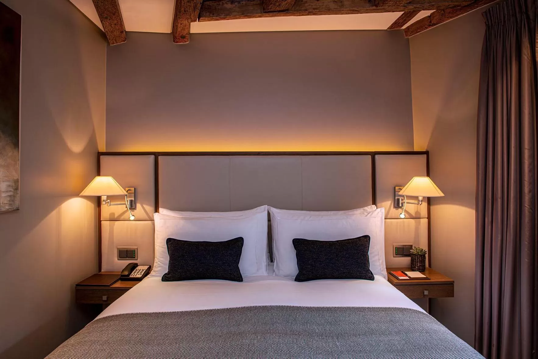 Photo of the whole room, Bed in Hôtel Les Armures