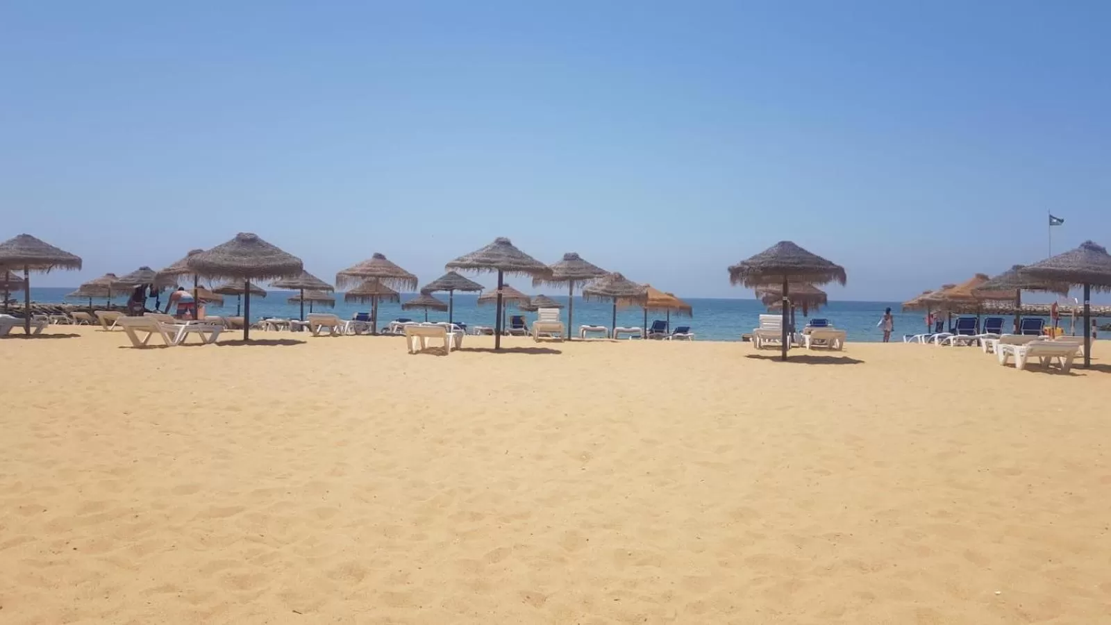 Beach in São Pedro Suite Faro