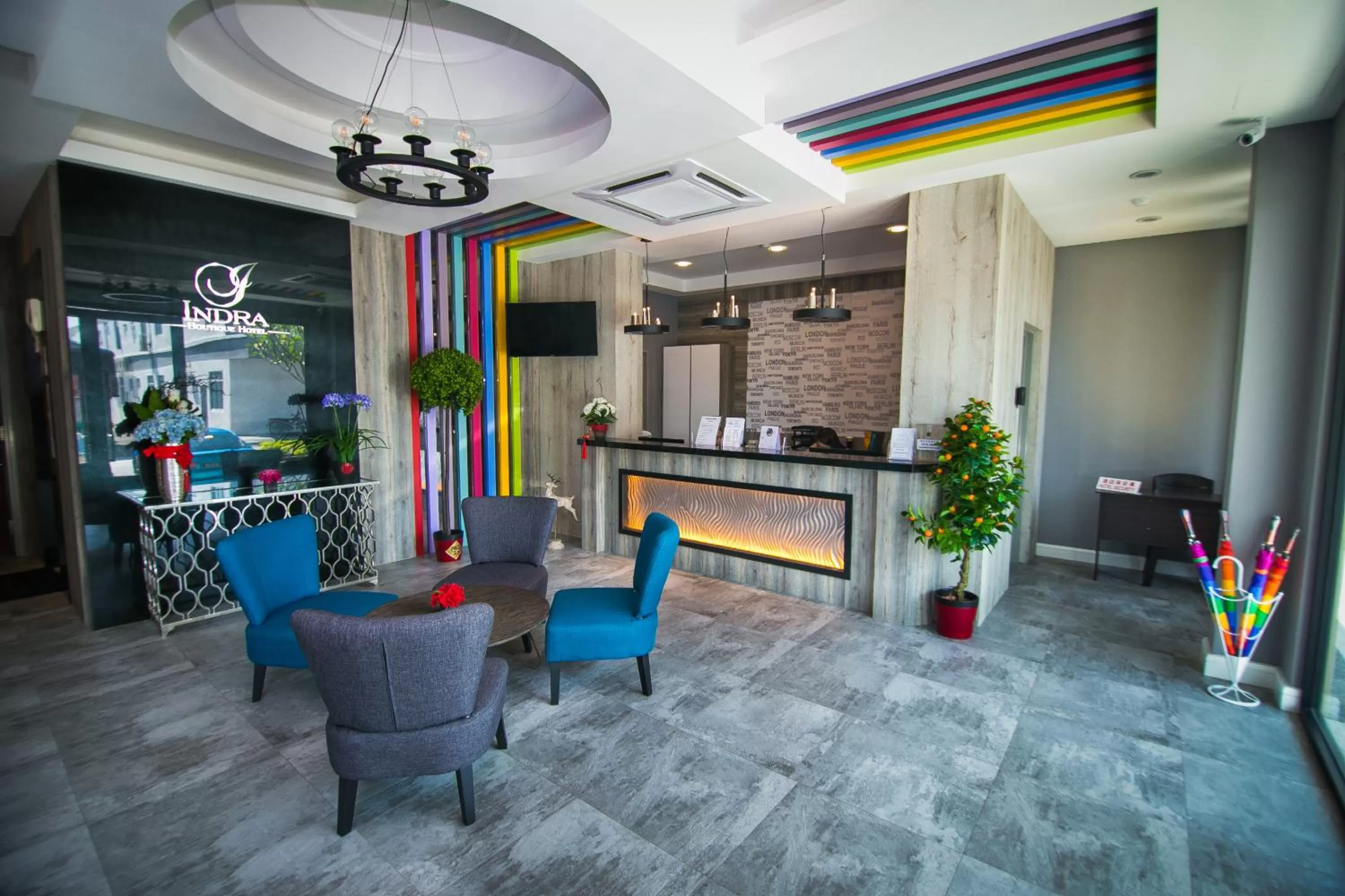 Lobby or reception in INDRA HOTEL - BOUTIQUE SUITES