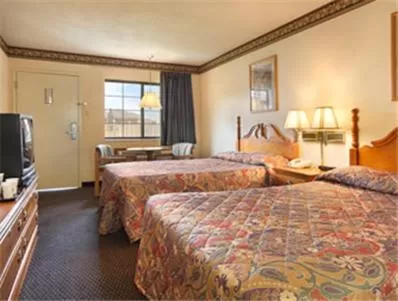 Photo of the whole room, Bed in Days Inn & Suites by Wyndham Kokomo