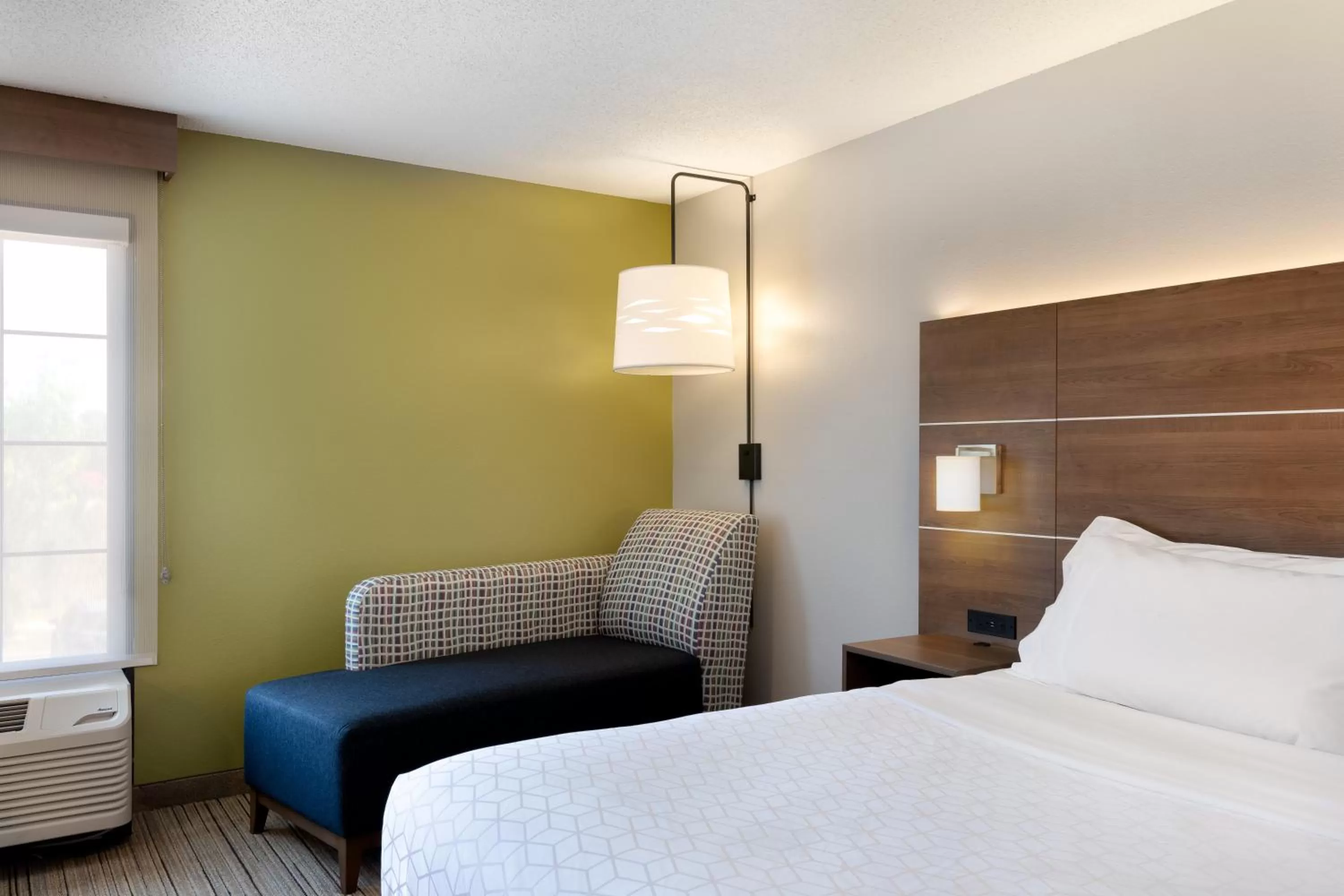 Photo of the whole room, Bed in Holiday Inn Express & Suites Milton East I-10 by IHG