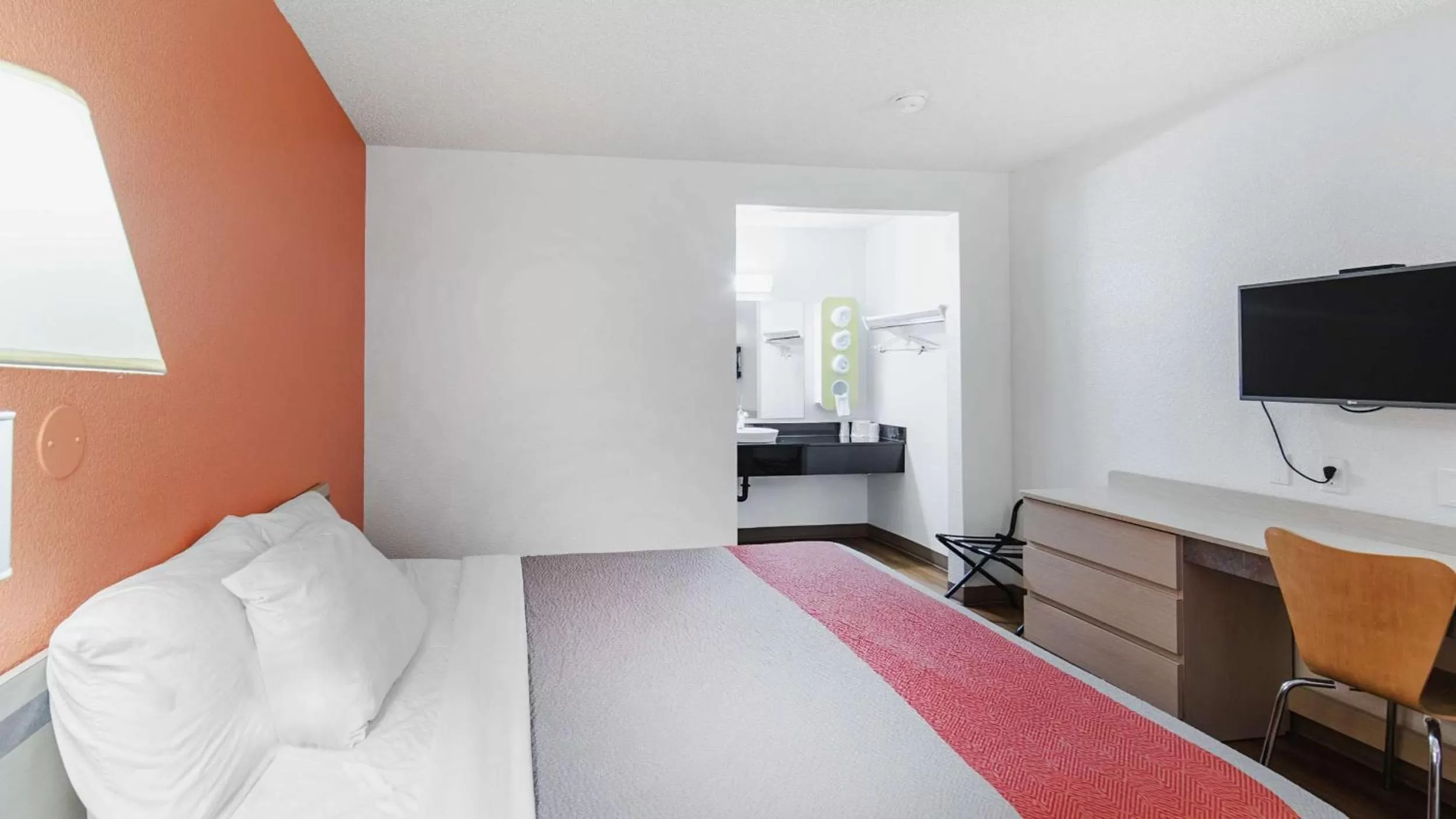 Bedroom, Bed in Motel 6-Medford, OR - North