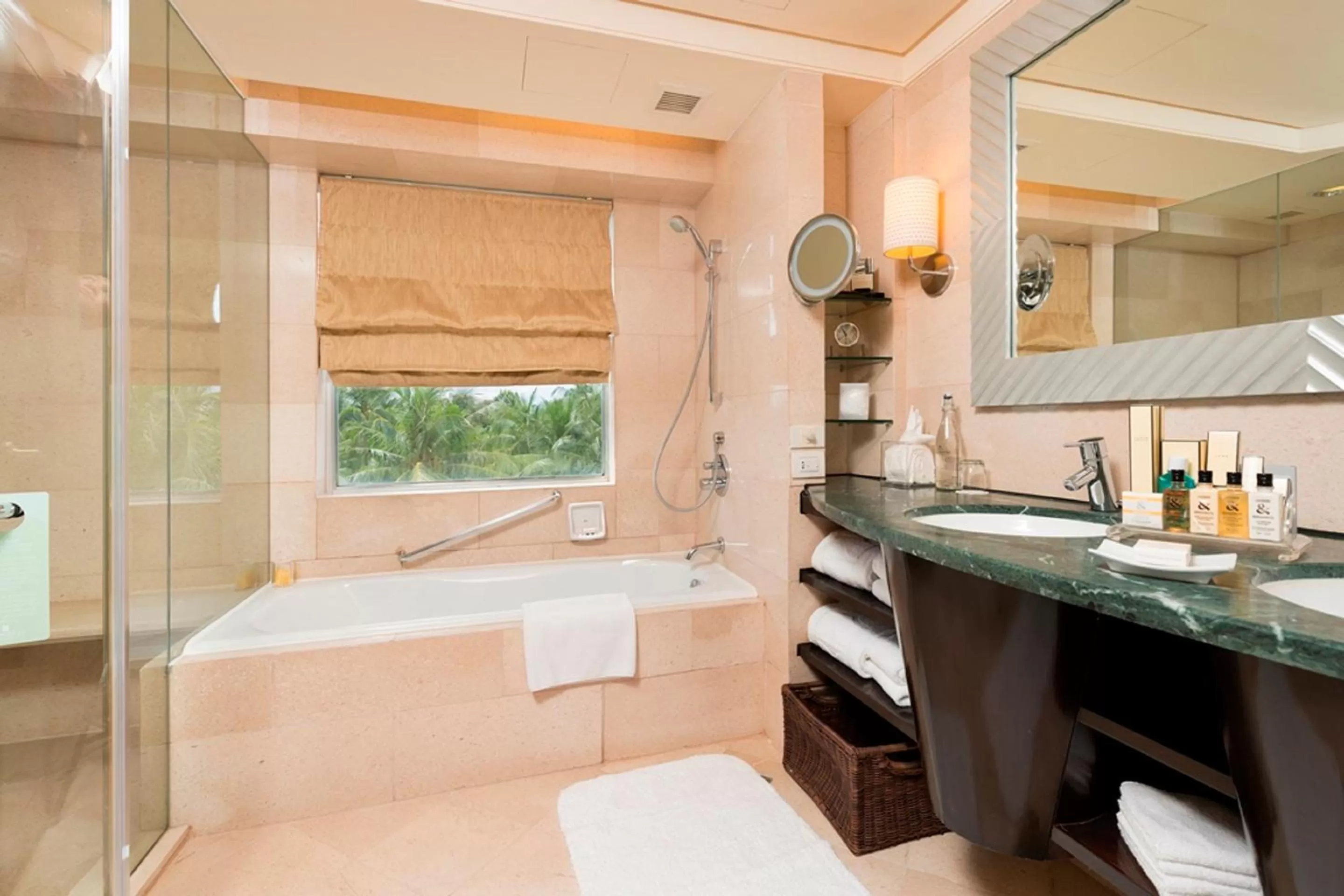 Shower in Shangri-La Mactan, Cebu