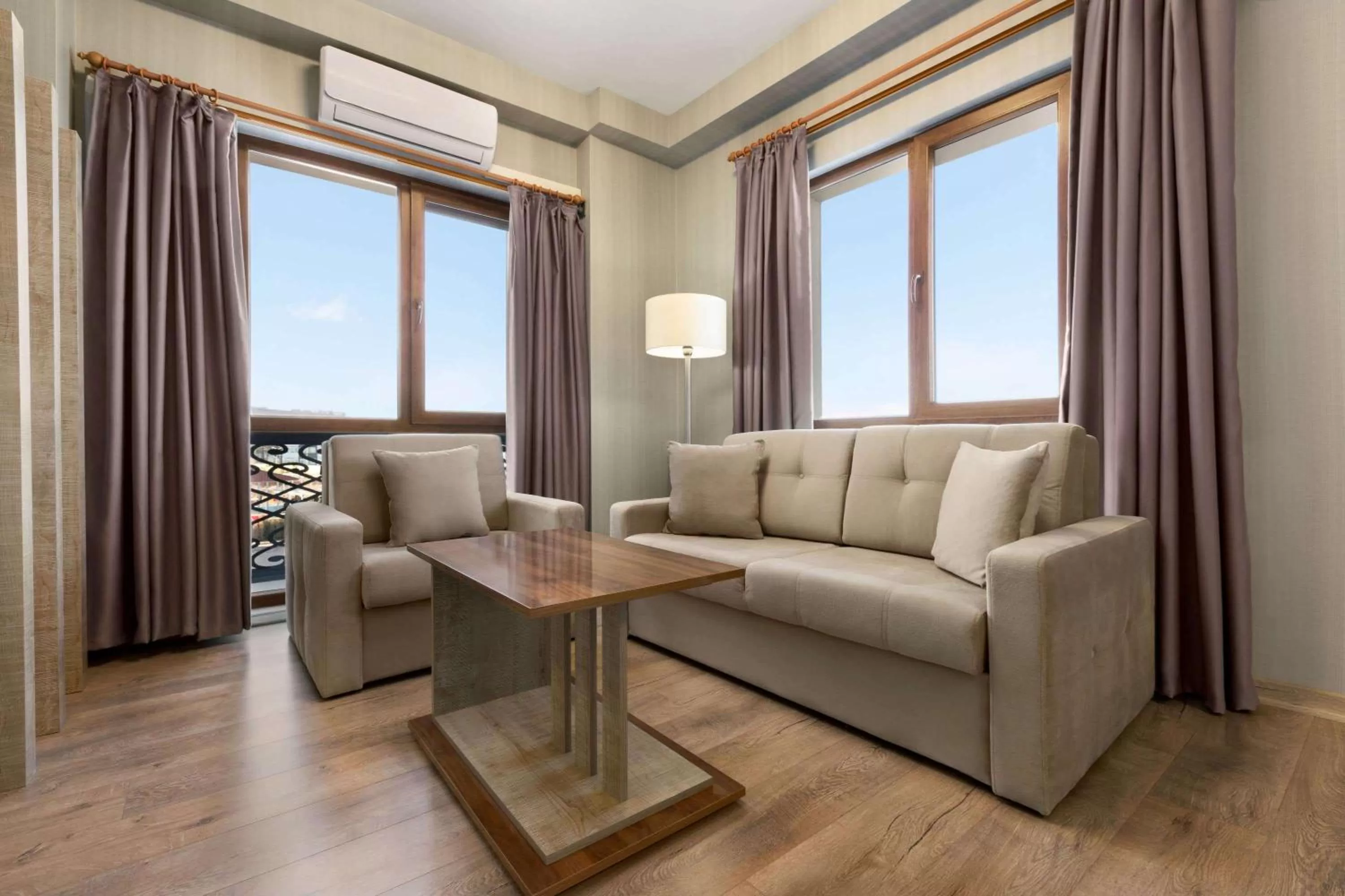 Photo of the whole room in Ramada by Wyndham Van