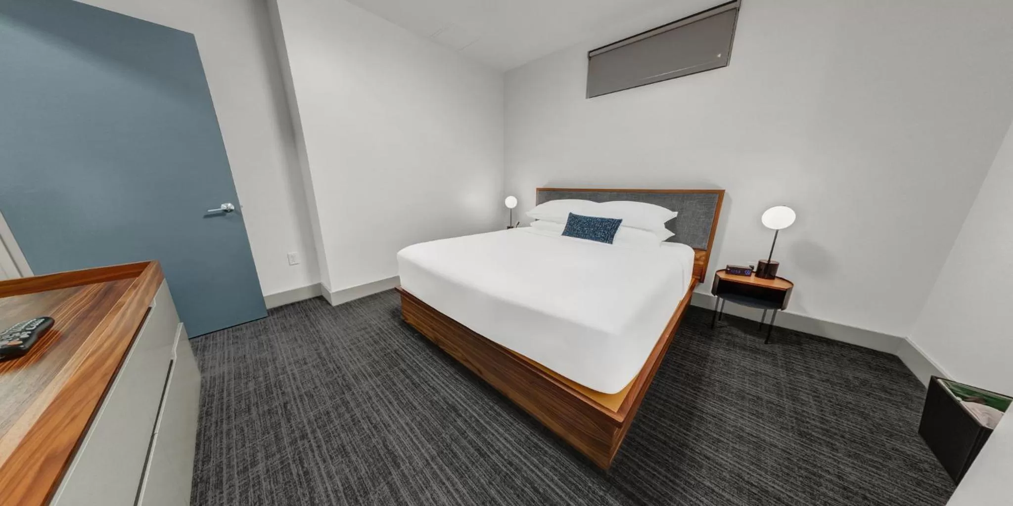 Photo of the whole room, Bed in Kimpton Schofield Hotel by IHG