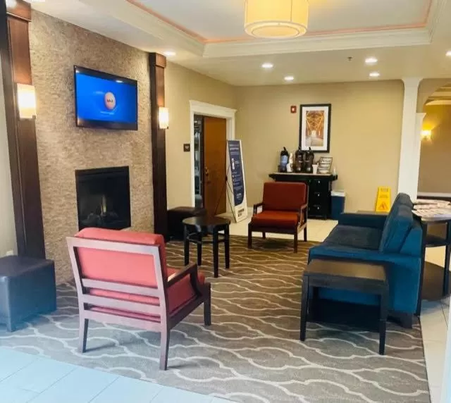 Property building in Comfort Inn Hebron-Lowell Area