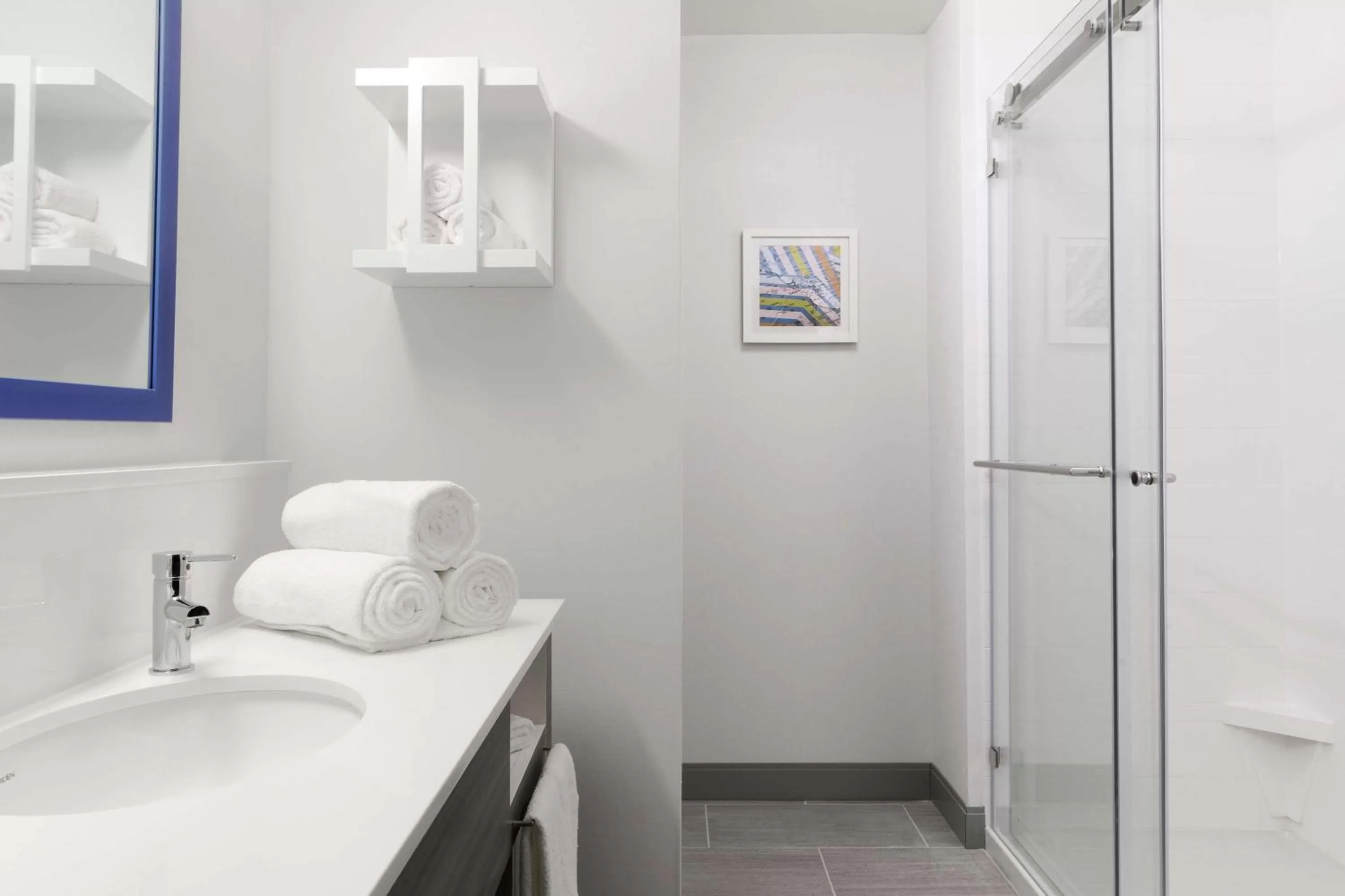 Bathroom in Hampton Inn O'Fallon, Il