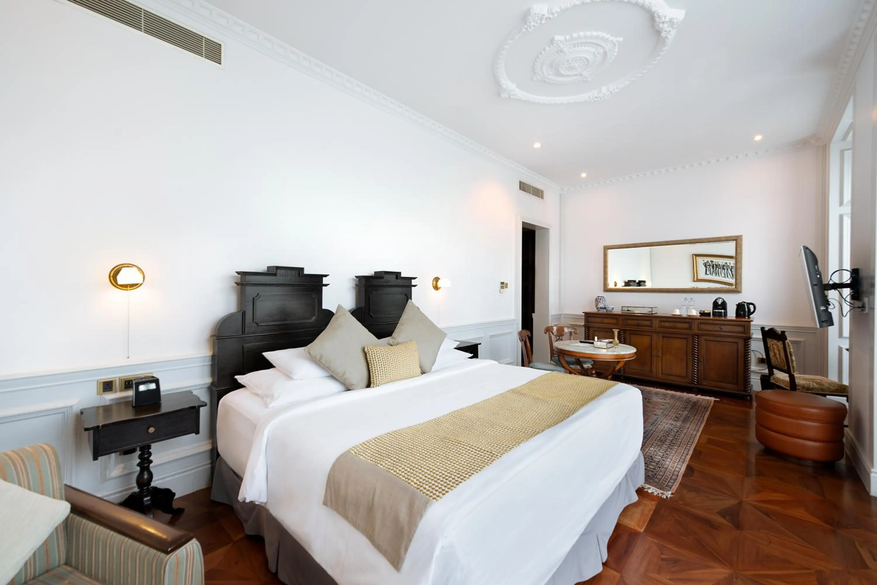 Bed in The Gunawarman