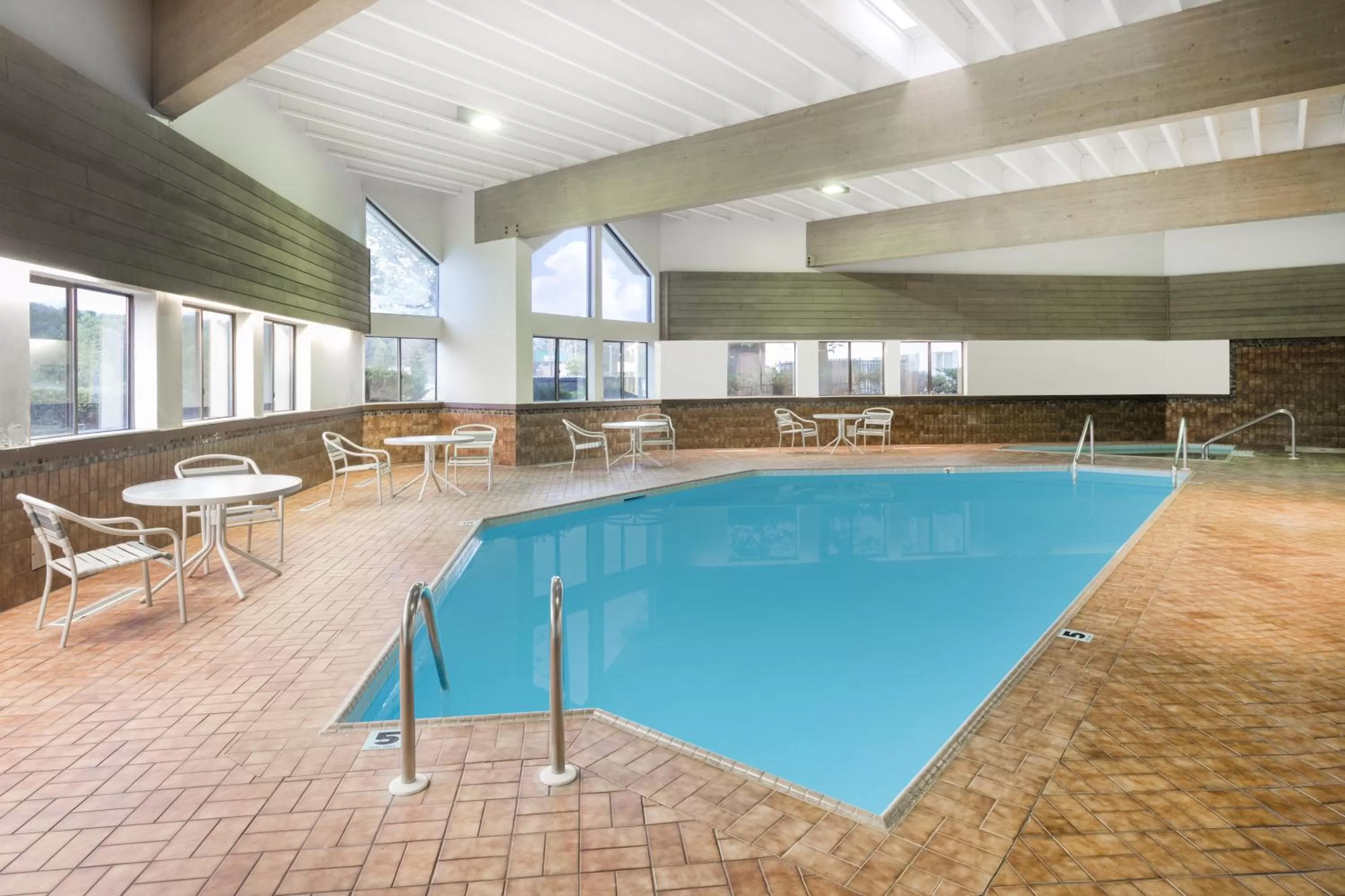 Swimming pool in Super 8 by Wyndham Wisconsin Dells