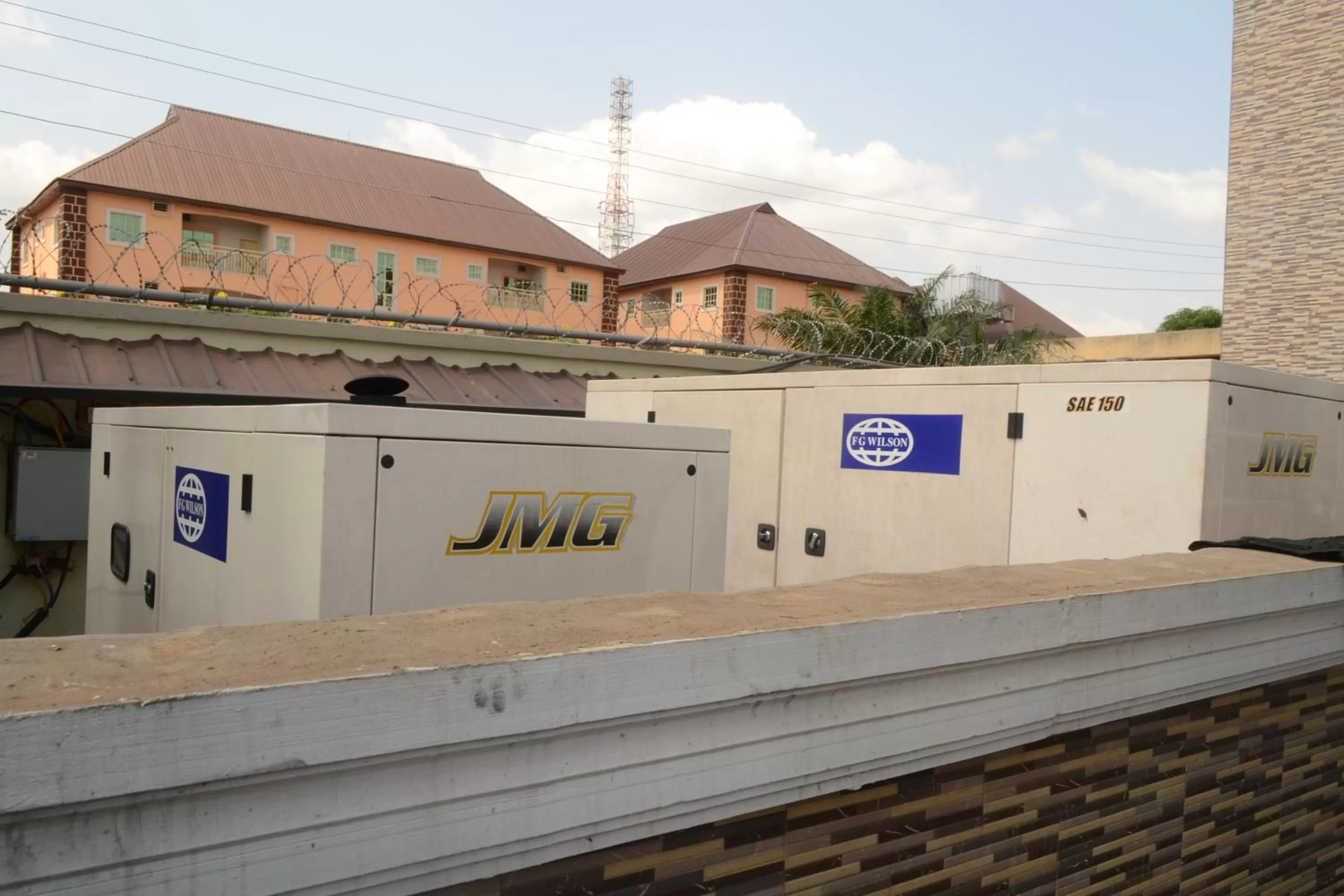 Nue-Crest Hotels & Suites