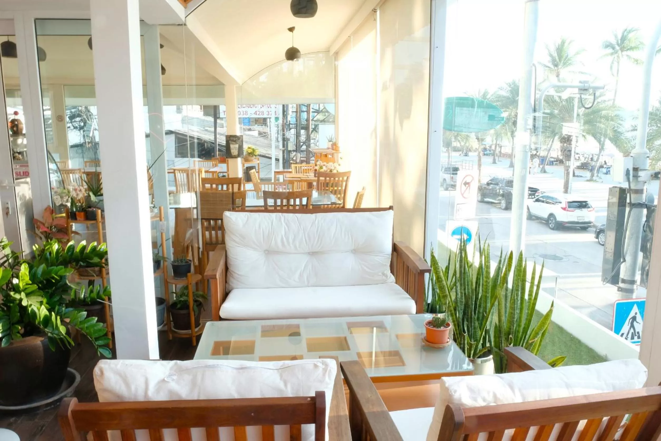 Restaurant/places to eat in The Beach Front Resort, Pattaya