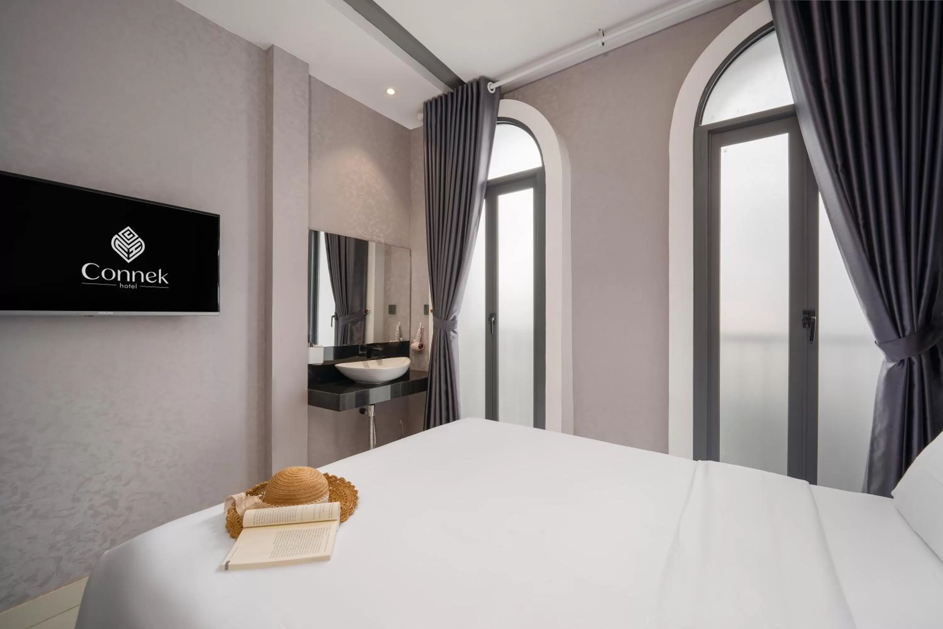 TV and multimedia, Bed in Mari Queen Hotel - Bui Thi Xuan