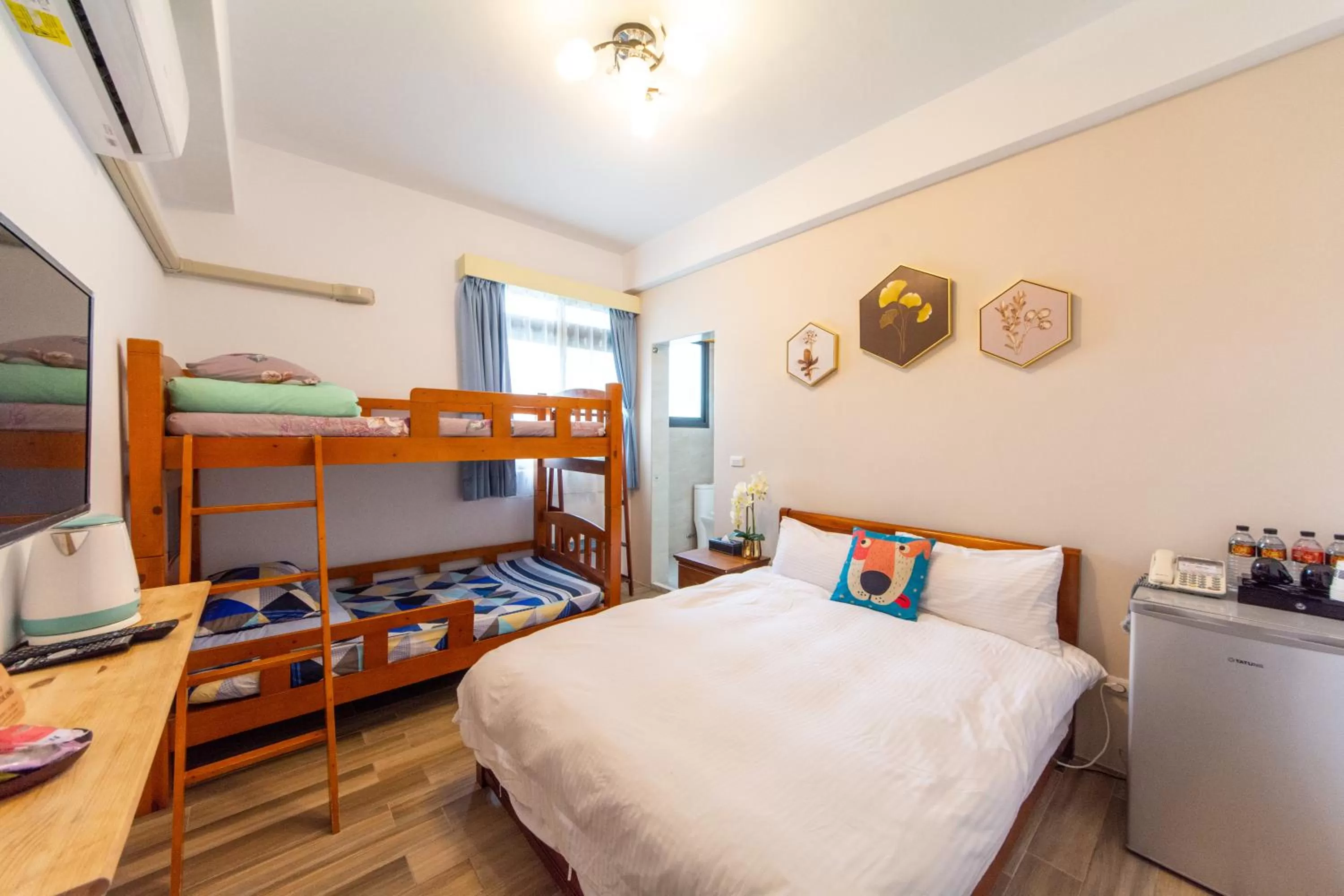 Decorative detail, Bed in Jinguann B&B