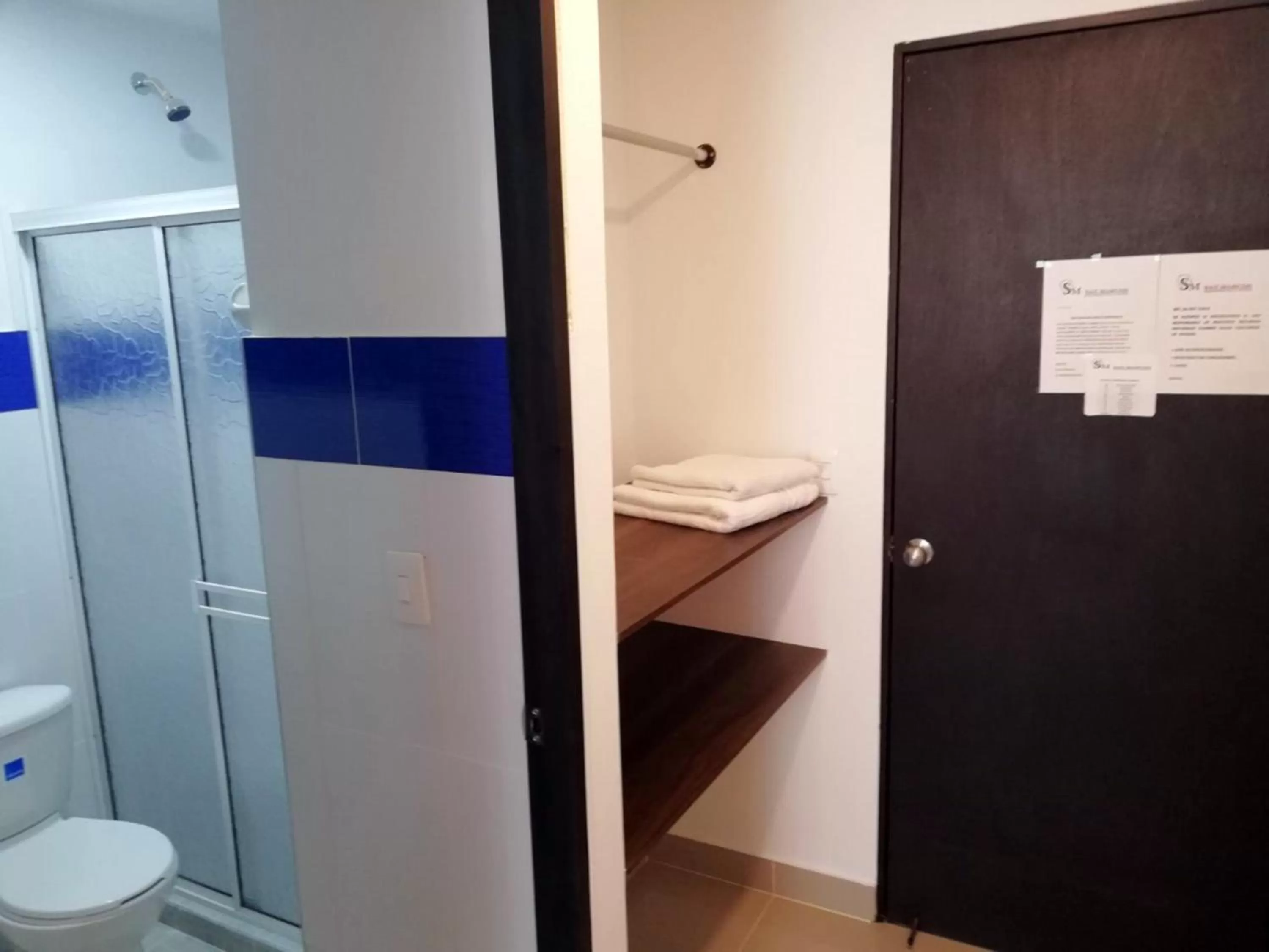 Shower in Apartasuites San Marcos