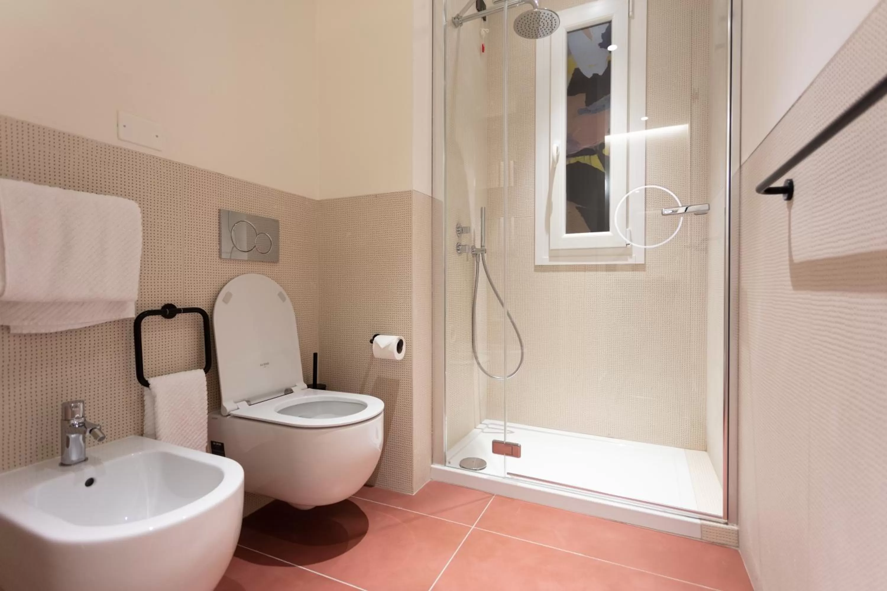 Bathroom in Sant'Ambrogio Apartments, Reception h24