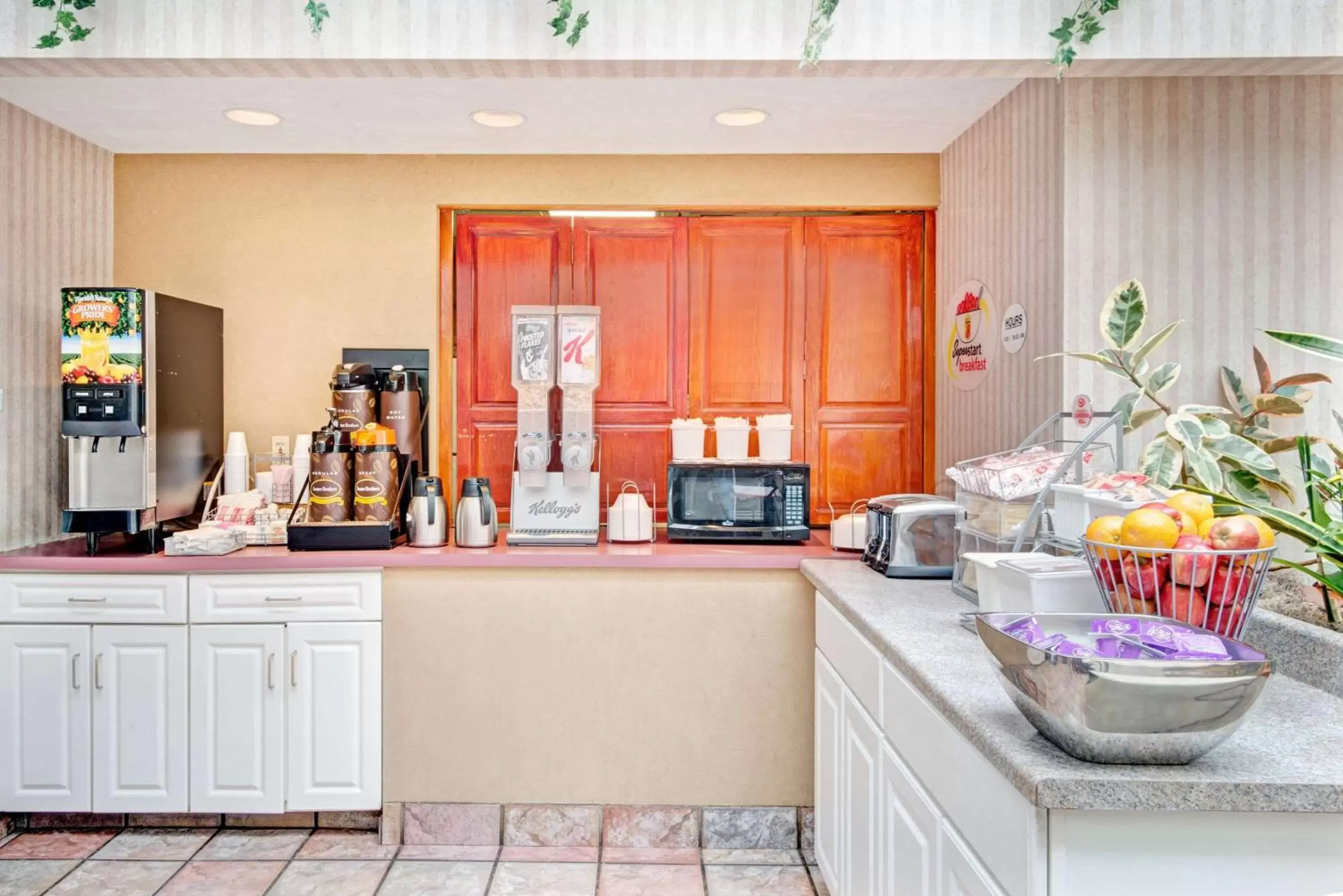 Super 8 by Wyndham Brockton Super 8 by Wyndham Brockton