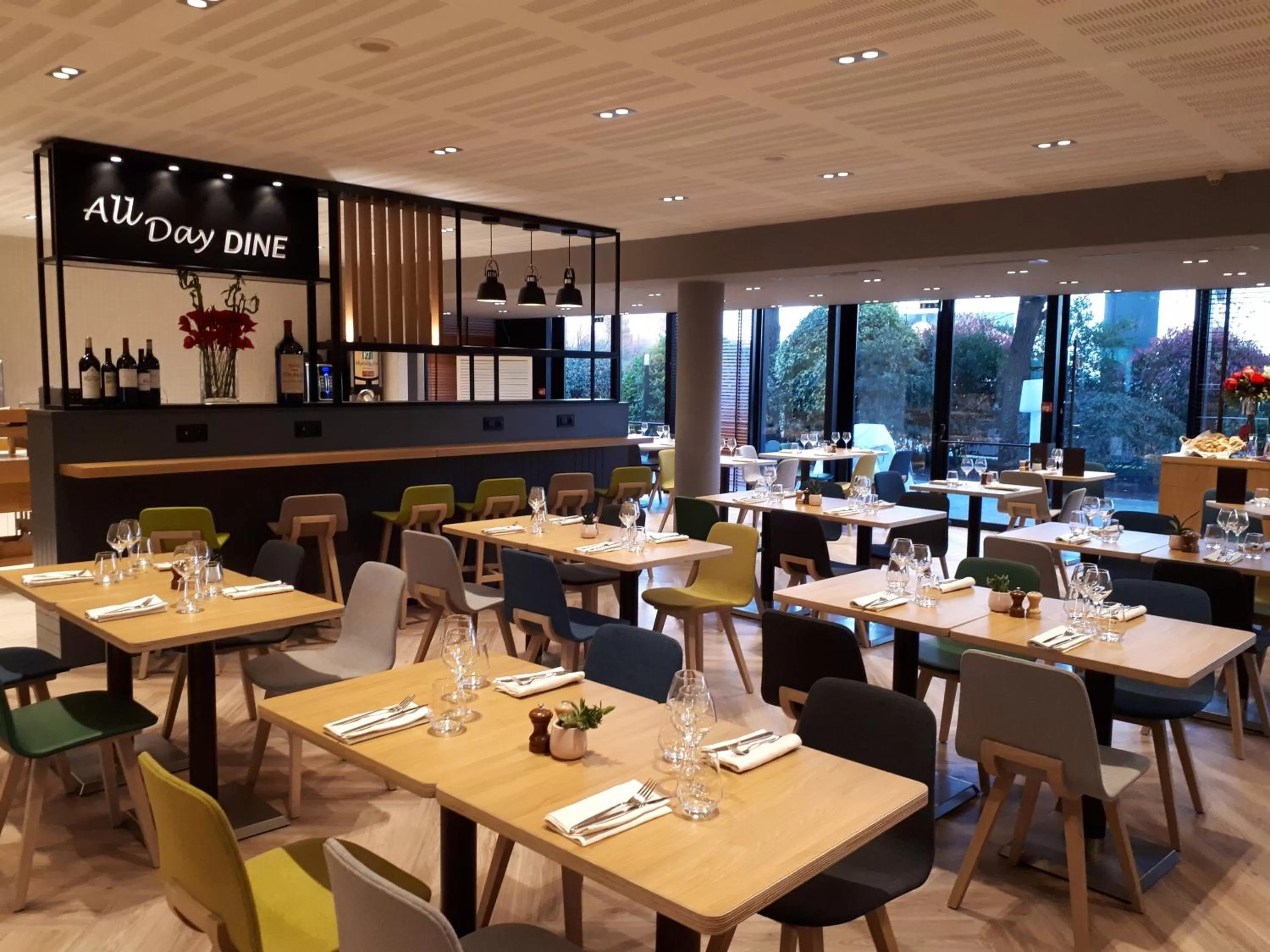 Restaurant/places to eat in Holiday Inn Bordeaux Sud - Pessac by IHG