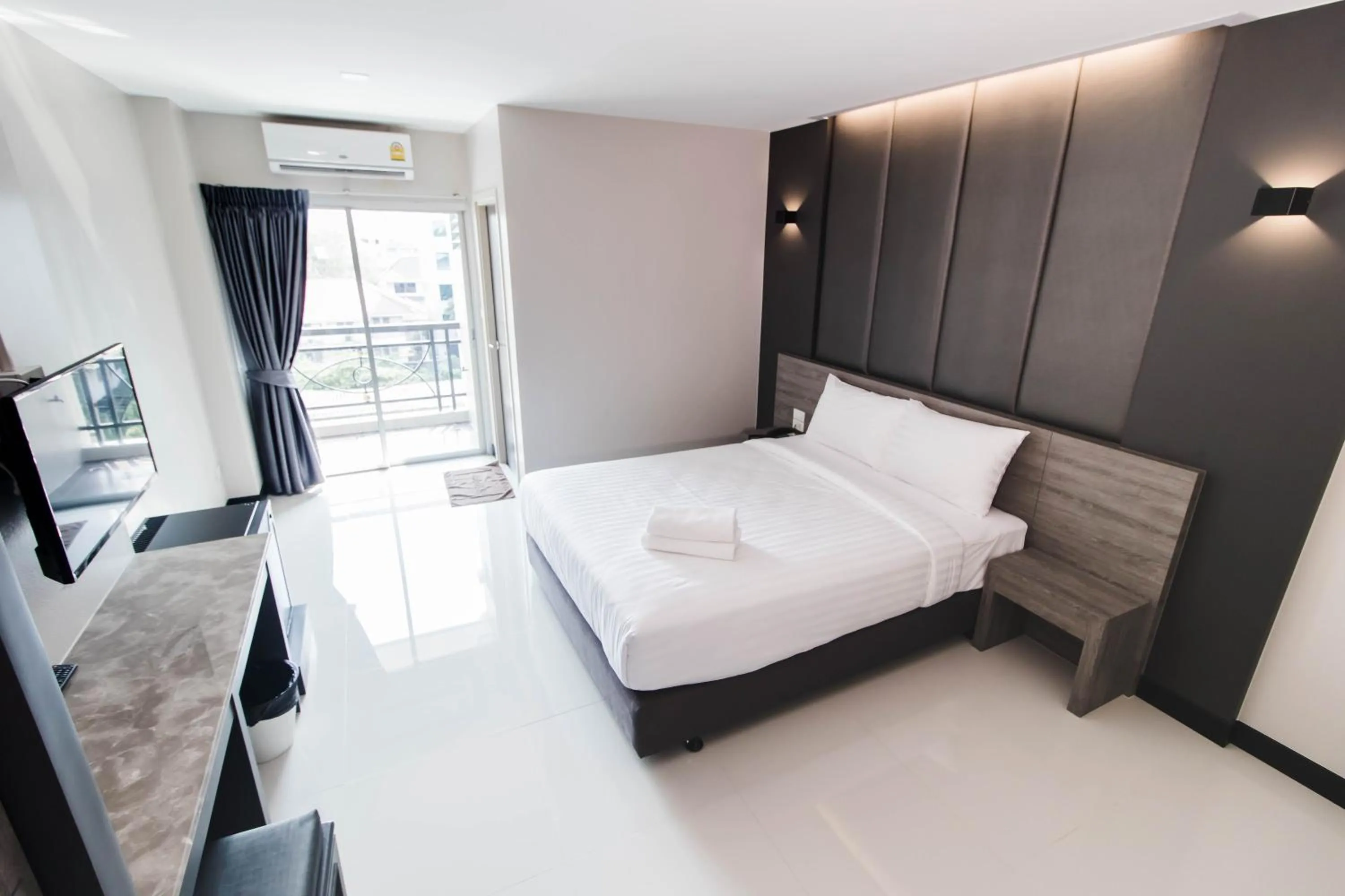 Photo of the whole room, Bed in So good Hotel Bangkok
