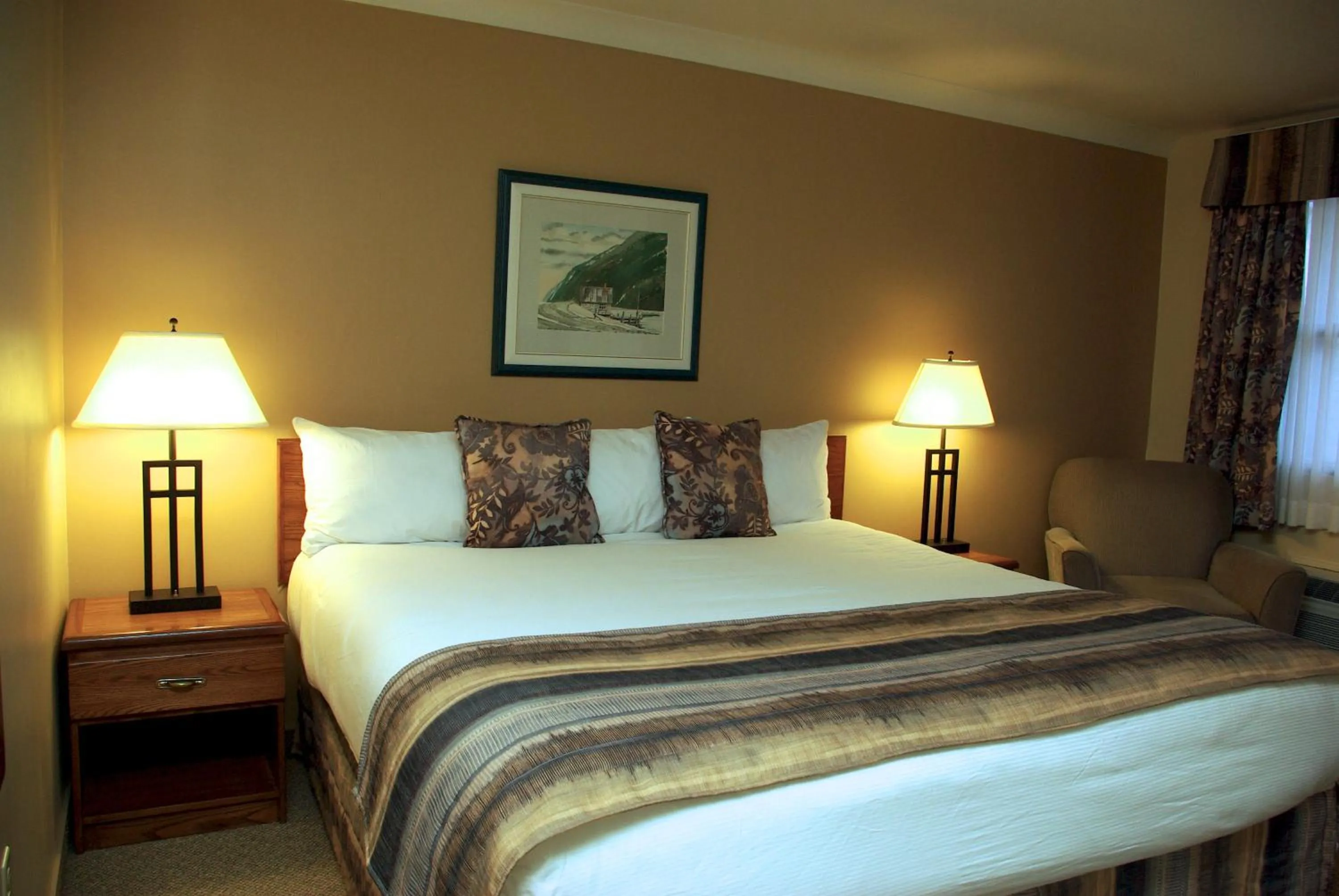 Bedroom, Bed in Maritime Inn Antigonish