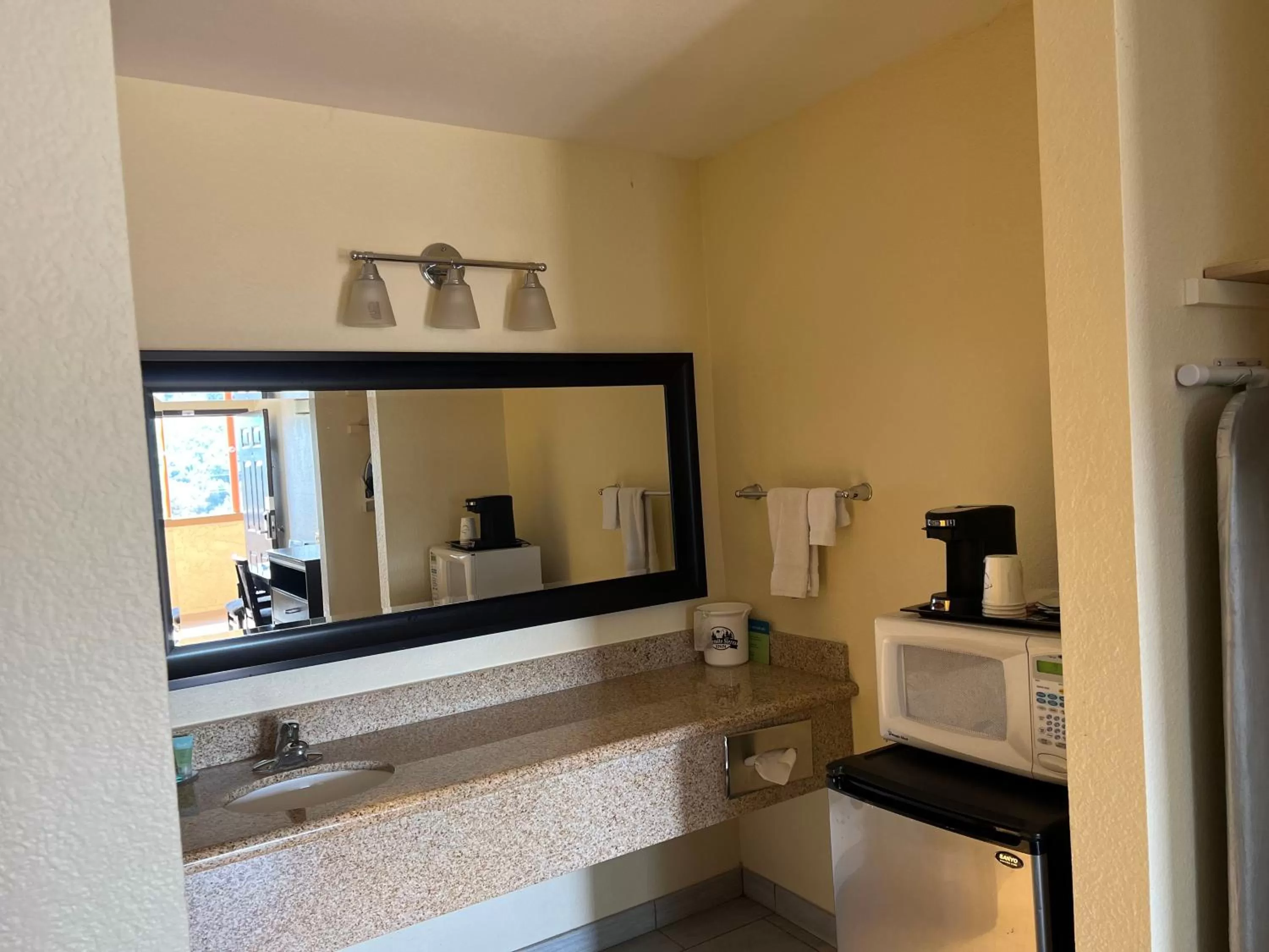 Coffee/tea facilities in Yosemite Sierra Inn