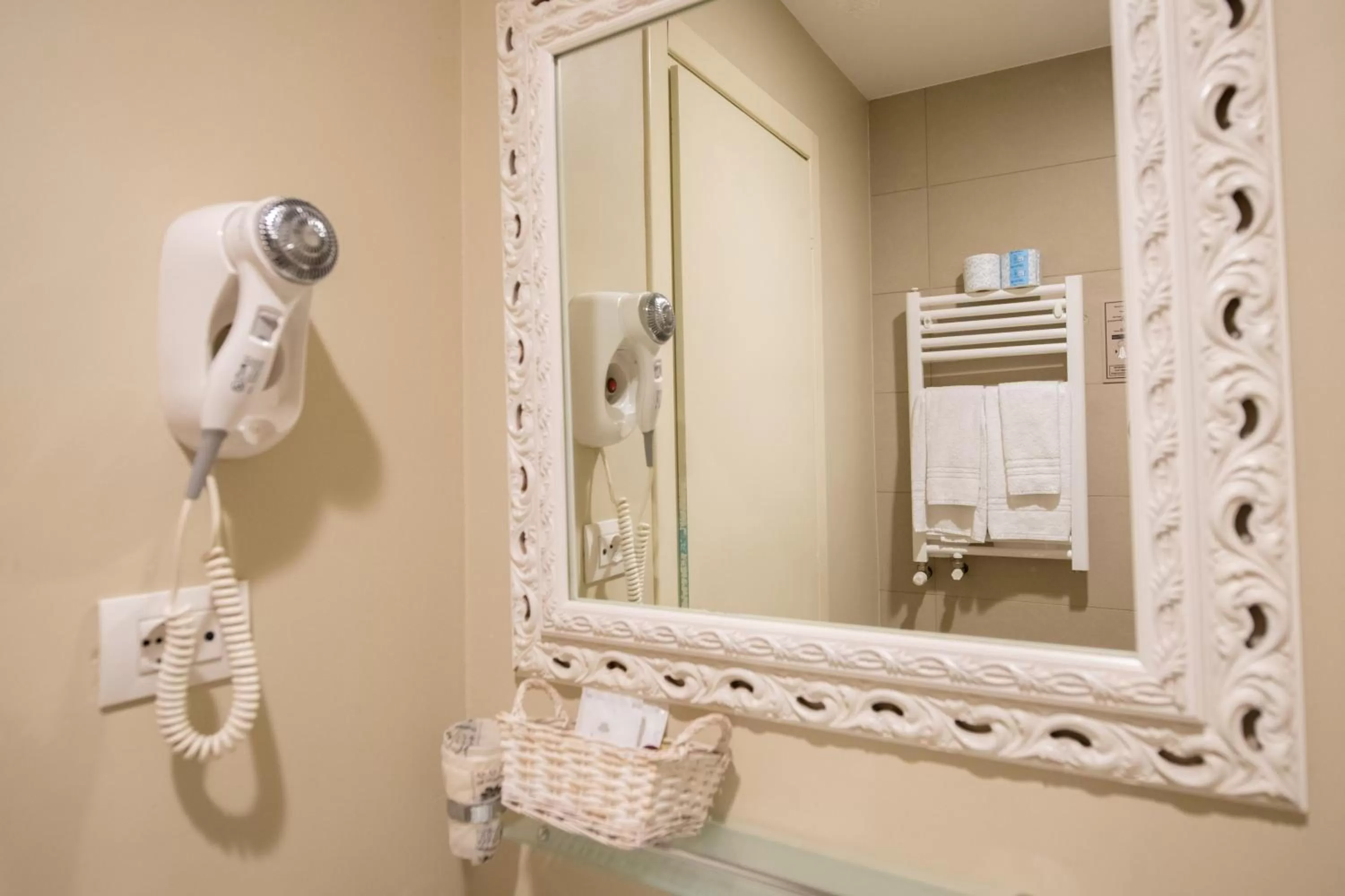 Bathroom in Alessi Hotel Trattoria