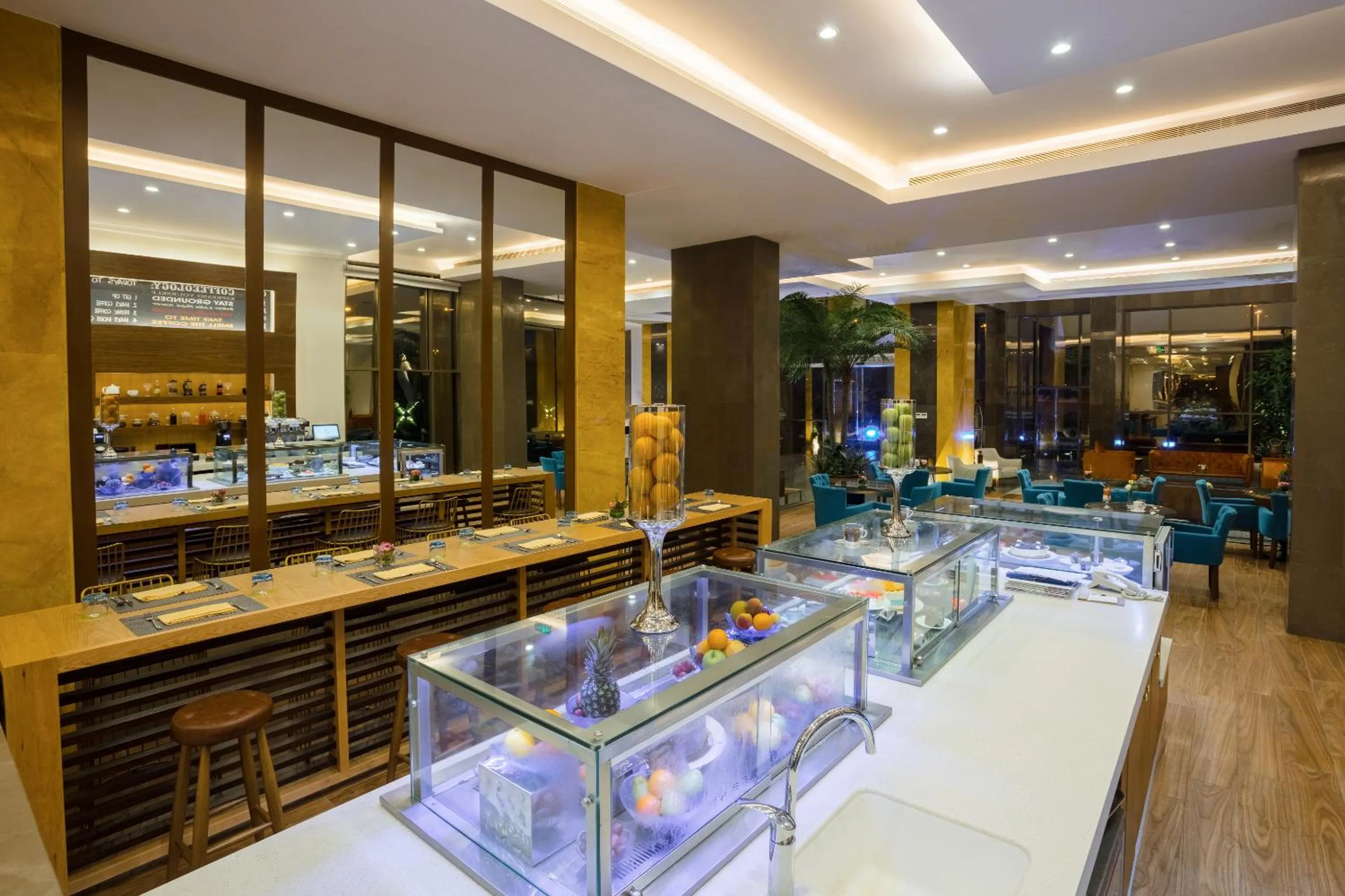 Restaurant/places to eat in Warwick Hotel Jeddah