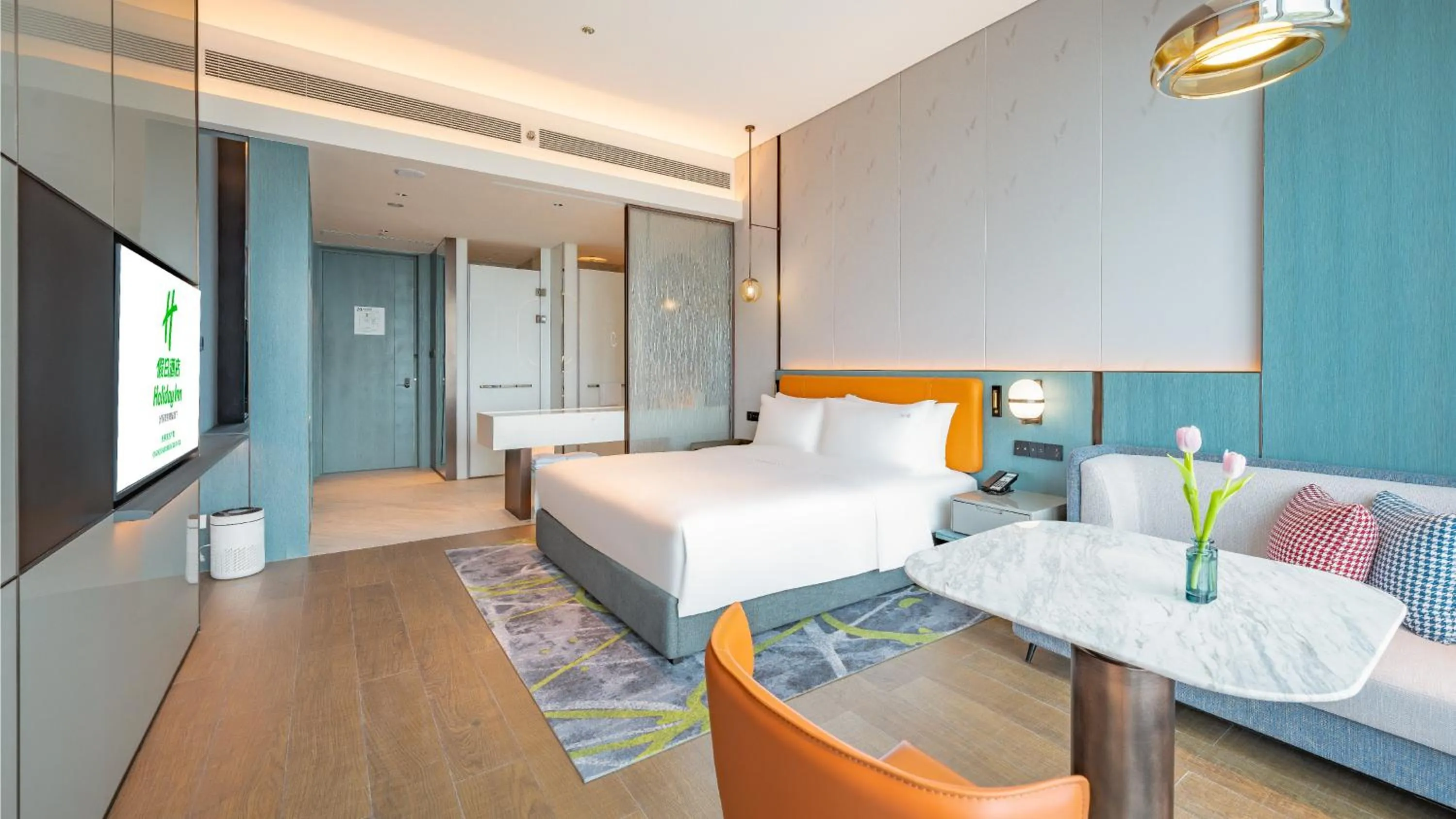 Photo of the whole room, Bed in Holiday Inn Changchun Oriental Plaza by IHG