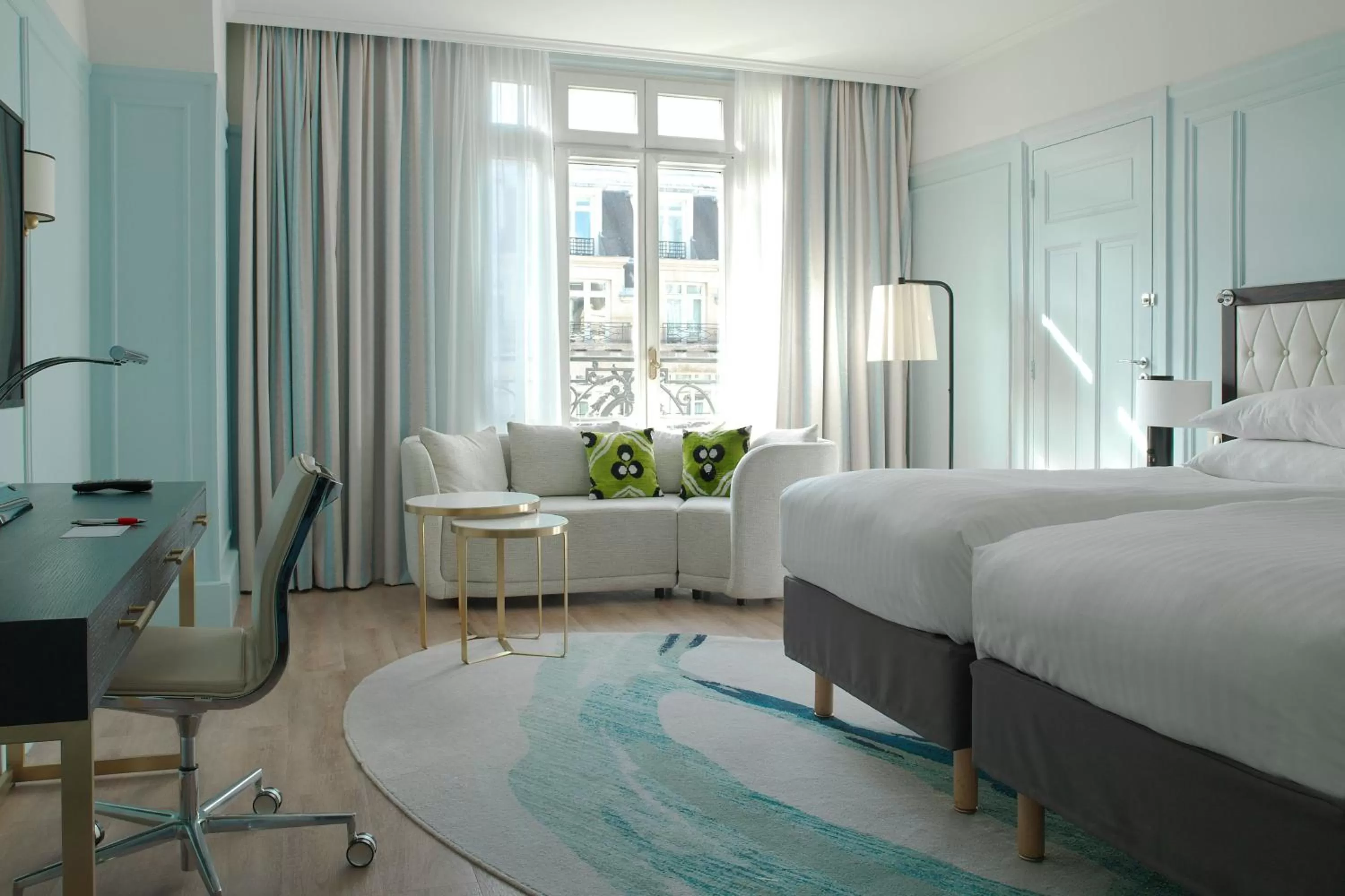 Photo of the whole room, Bed in Paris Marriott Opera Ambassador Hotel