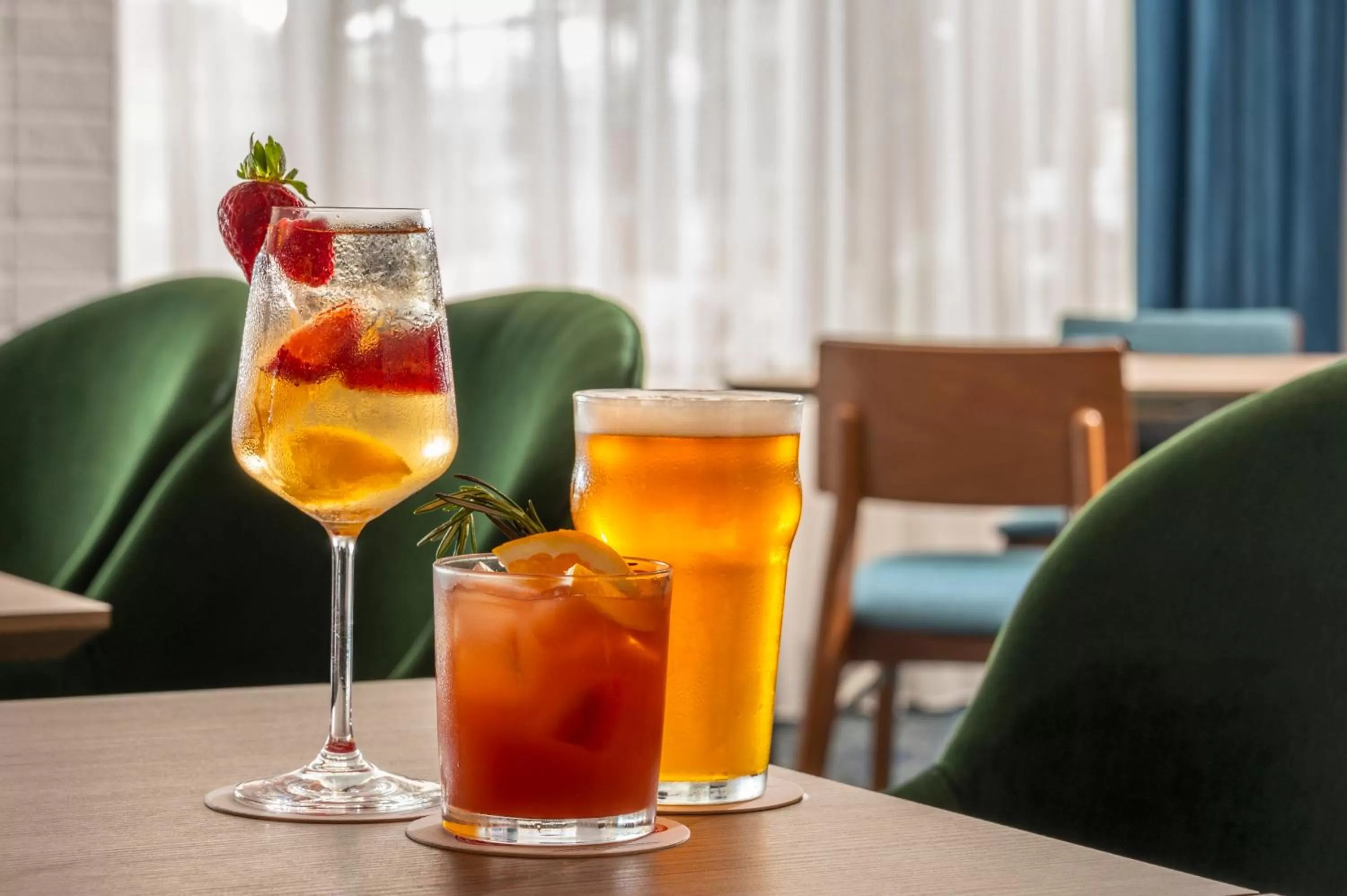 Lounge or bar in Holiday Inn Kingston - Waterfront by IHG