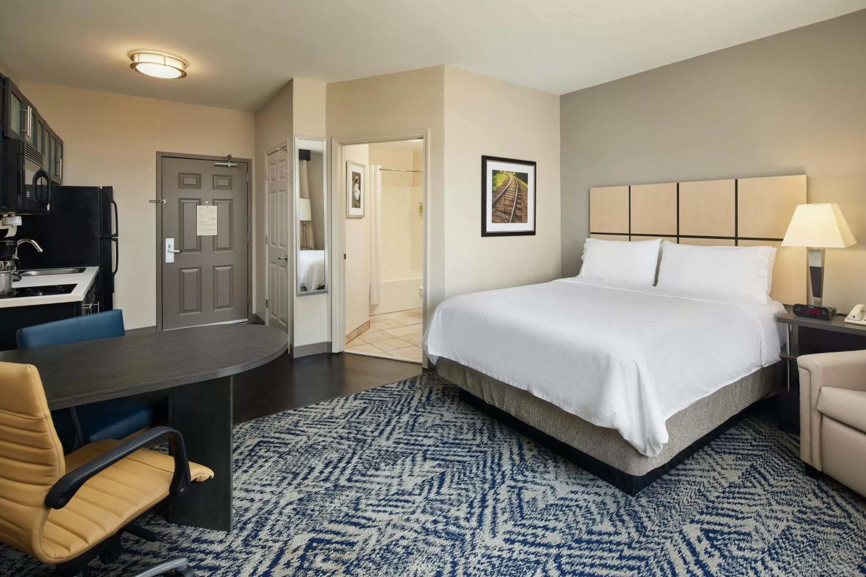 Photo of the whole room, Bed in Candlewood Suites Charleston-Northwoods by IHG