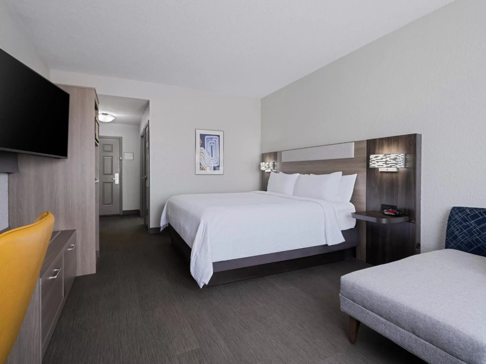 Photo of the whole room, Bed in Holiday Inn Express & Suites Lakeland North I-4 by IHG