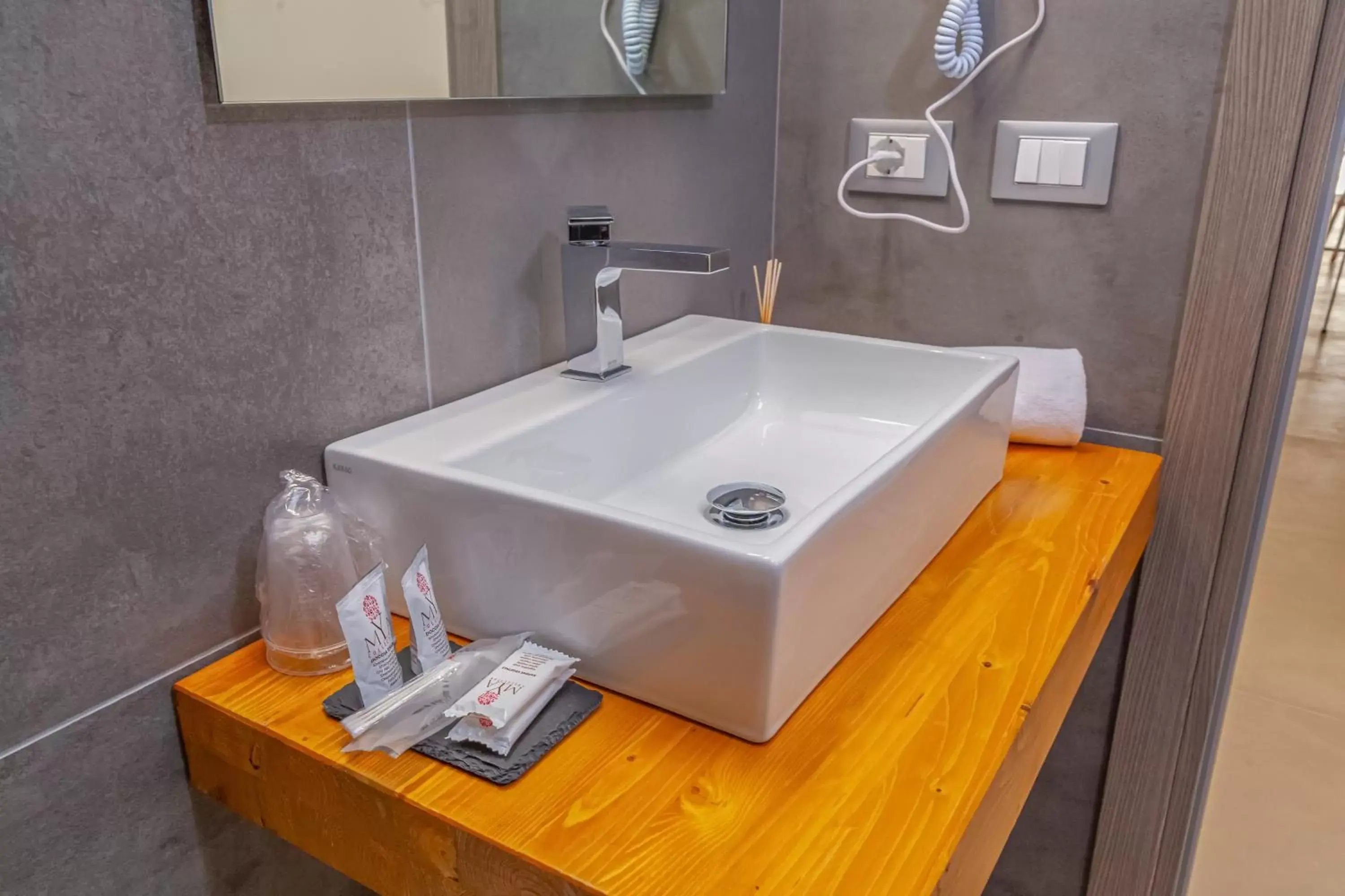 Double Room with Private Bathroom in Isgrò Rooms Double Room with Private Bathroom in Isgrò Rooms