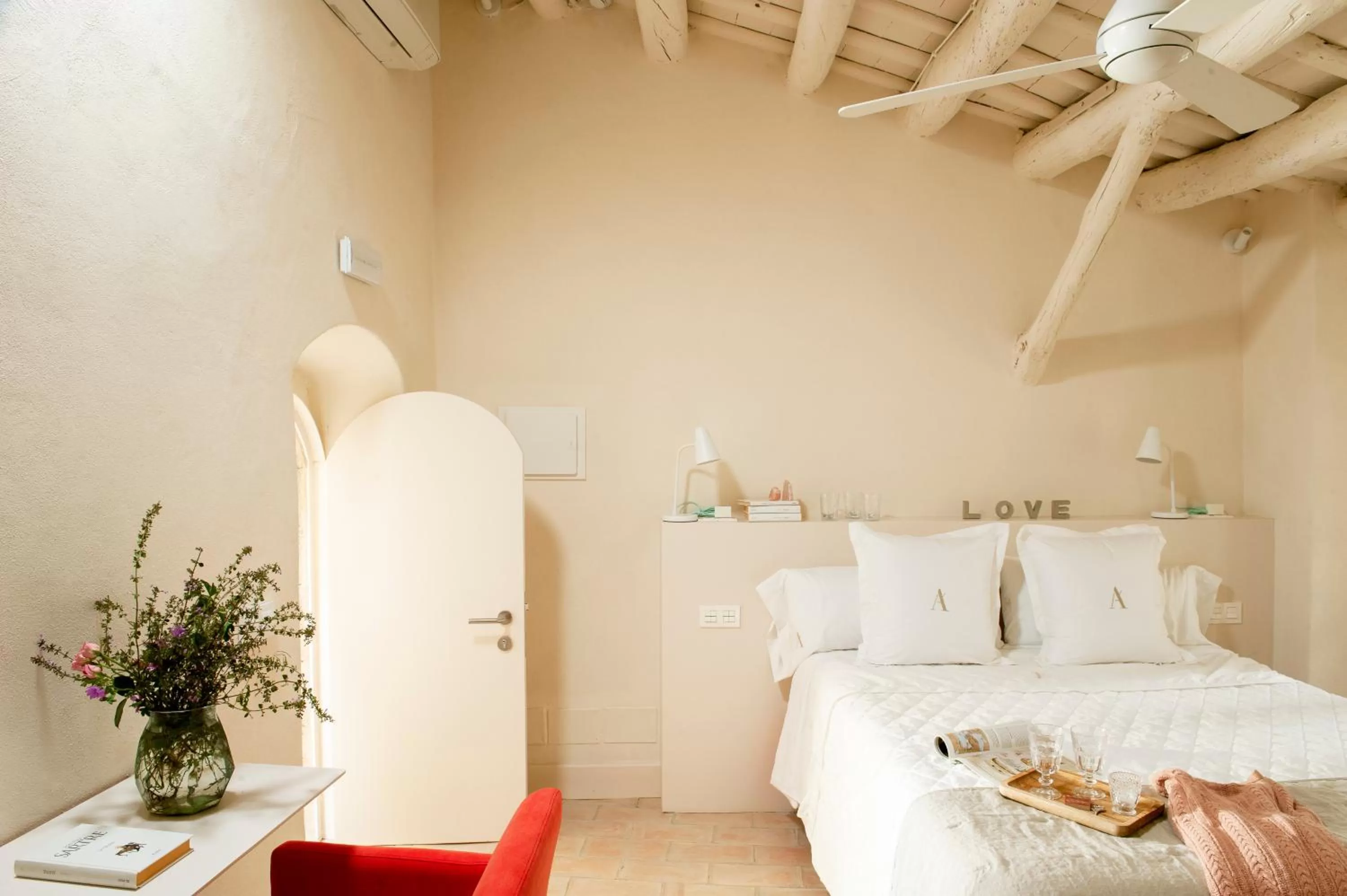 Bed in Arkhé Hotel Boutique Pals