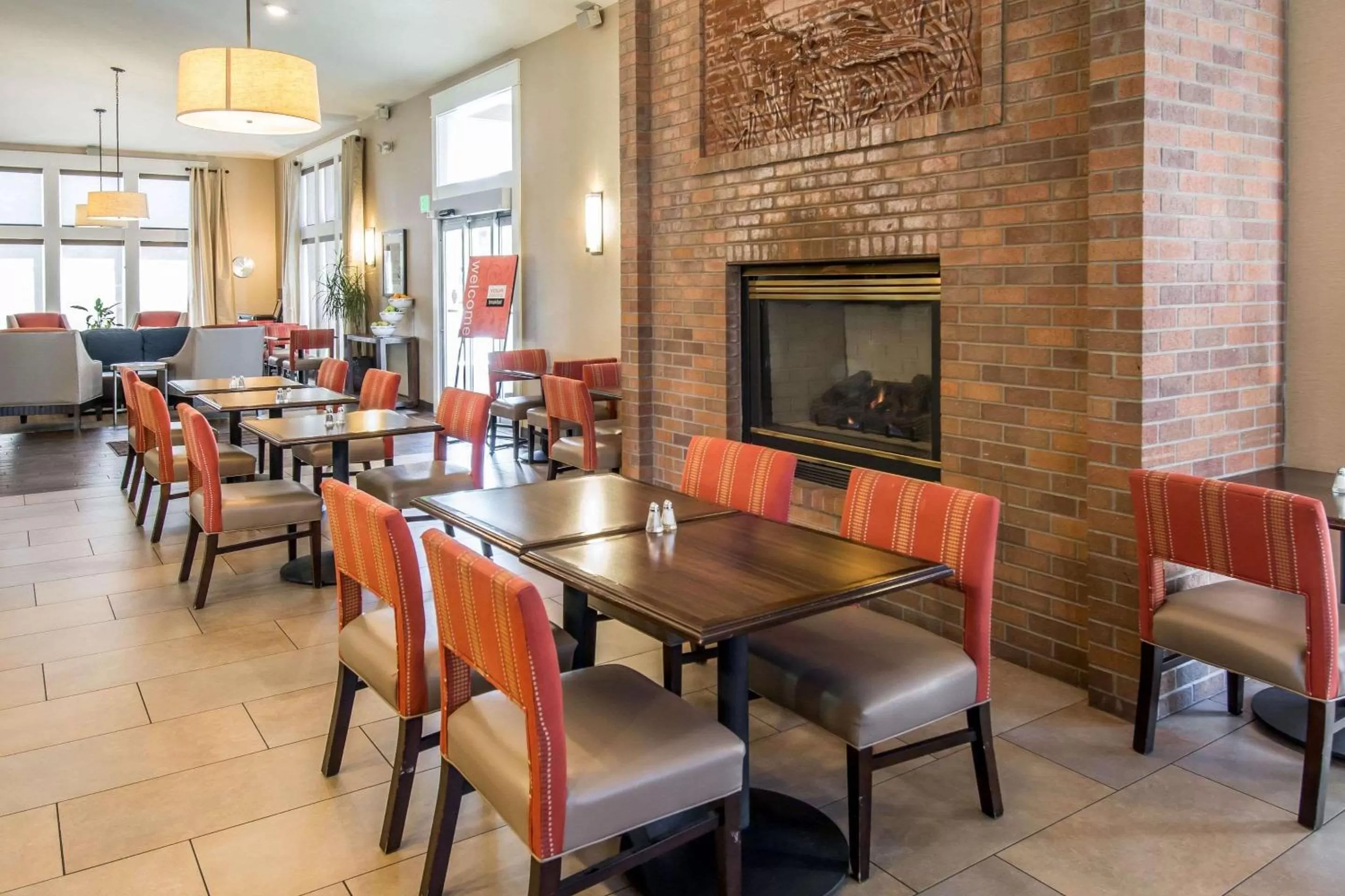 Restaurant/places to eat in Comfort Inn & Suites