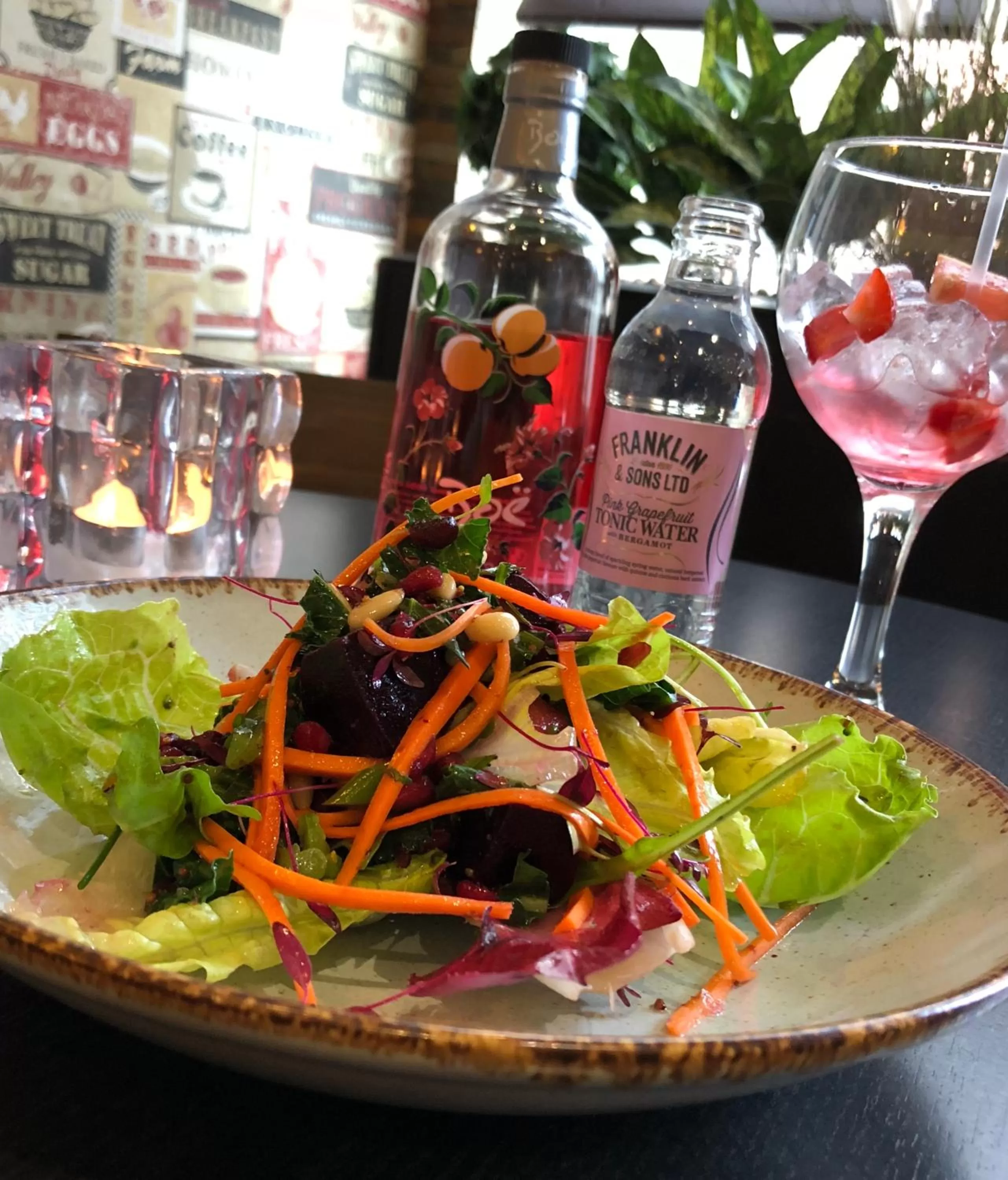 Restaurant/places to eat in Smiths Hotel