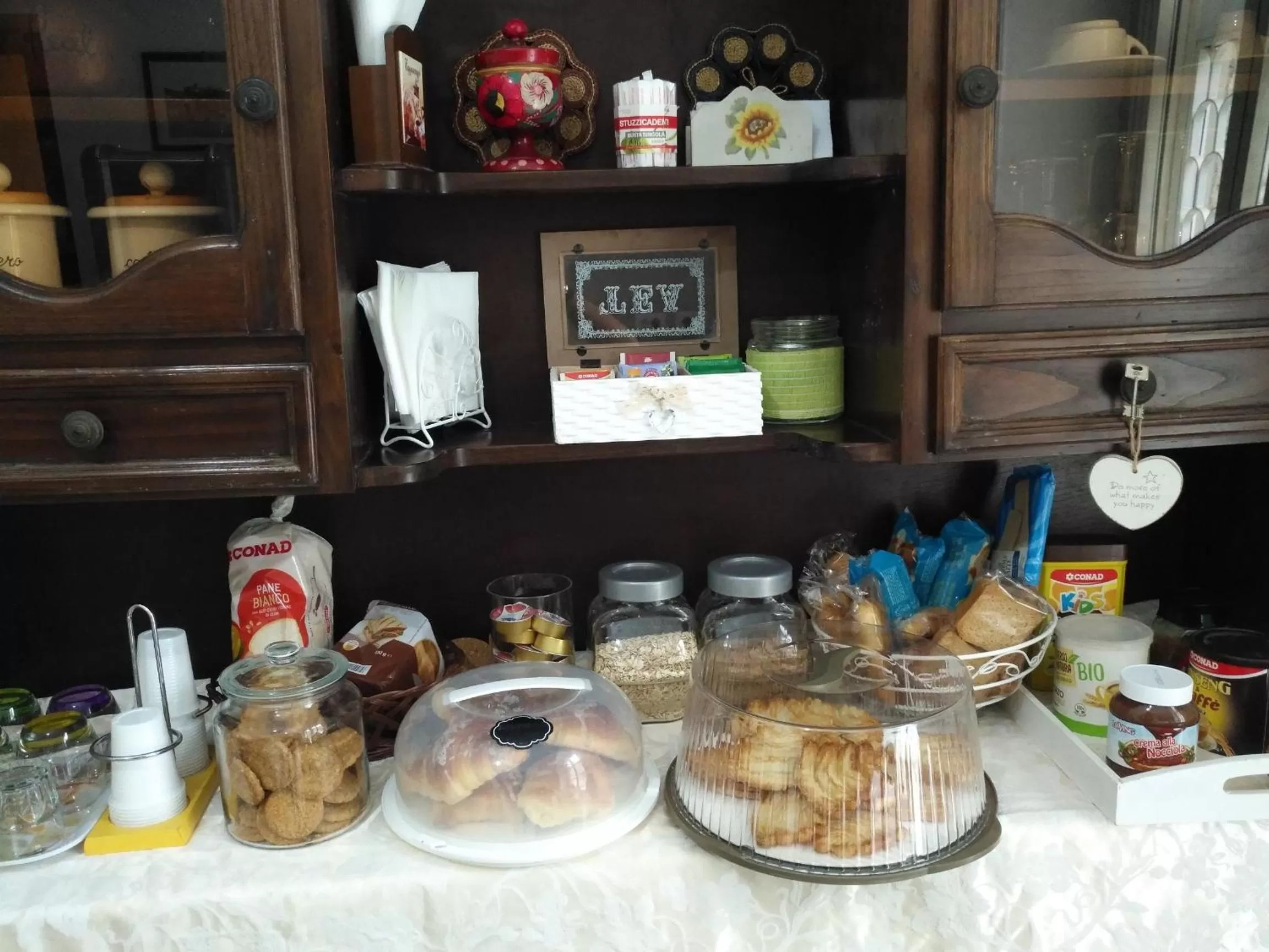 Breakfast in Tucci's Roma Guest House