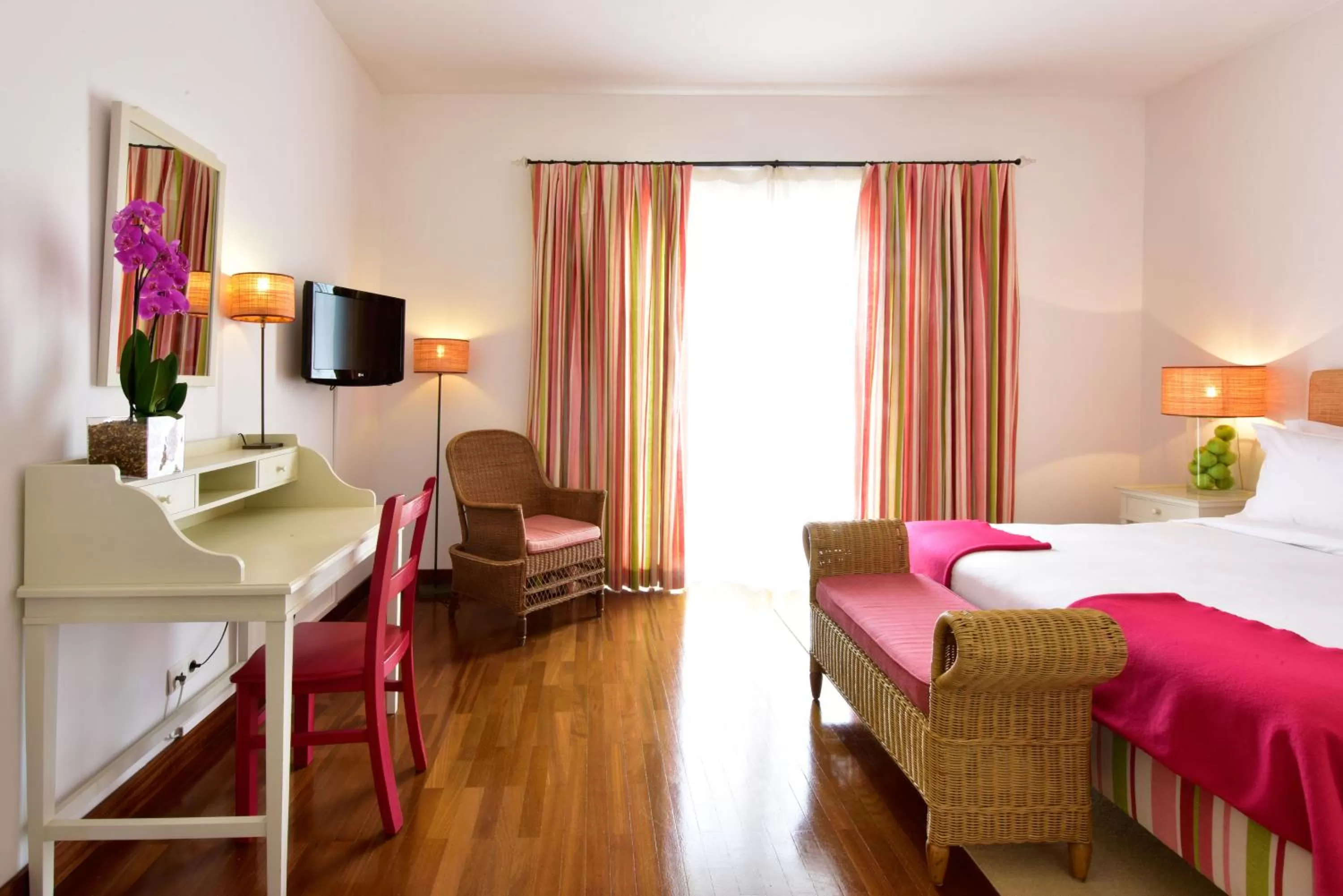 Photo of the whole room, Bed in Pousada de Sagres