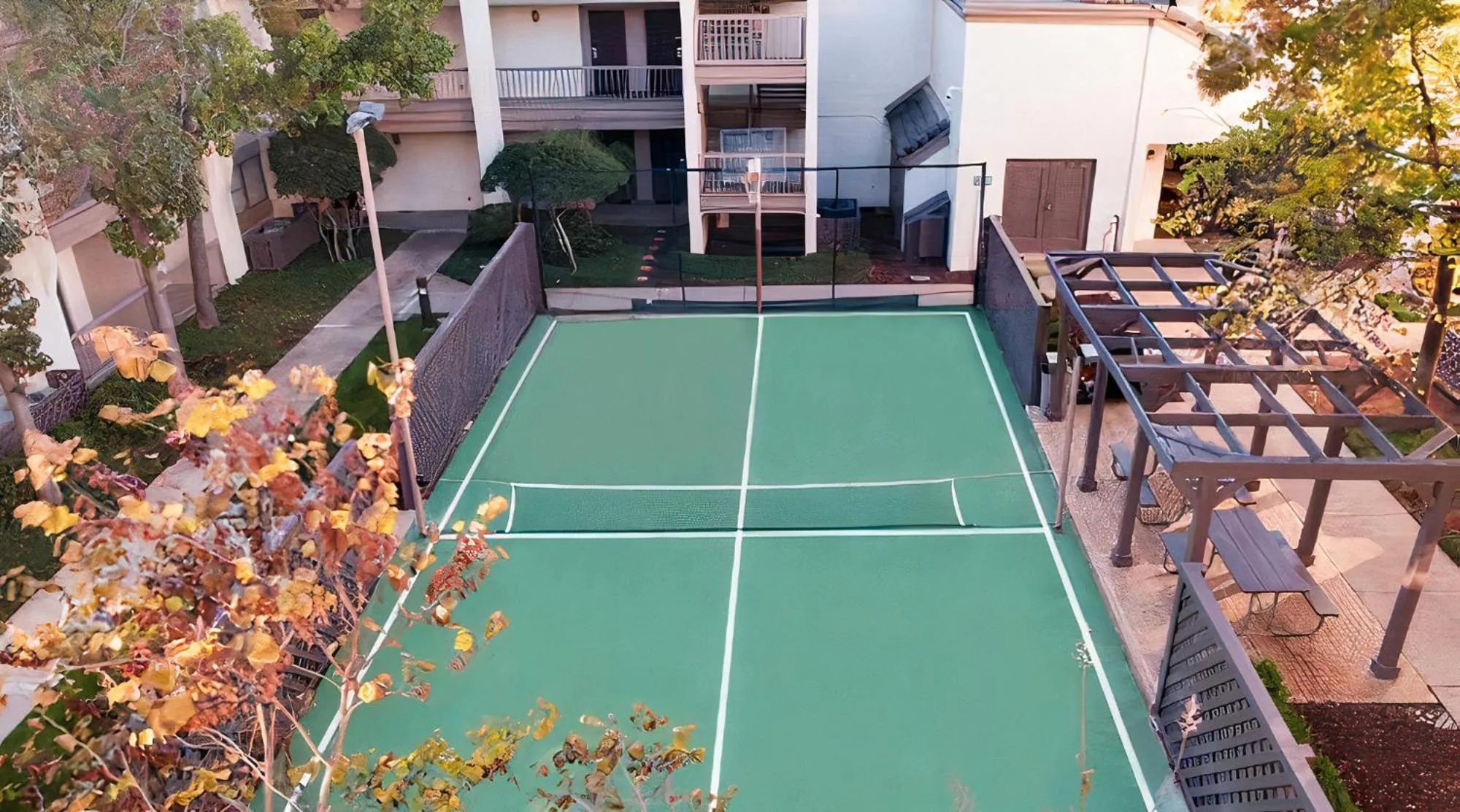 Tennis court in Hawthorn Extended Stay by Wyndham Columbus